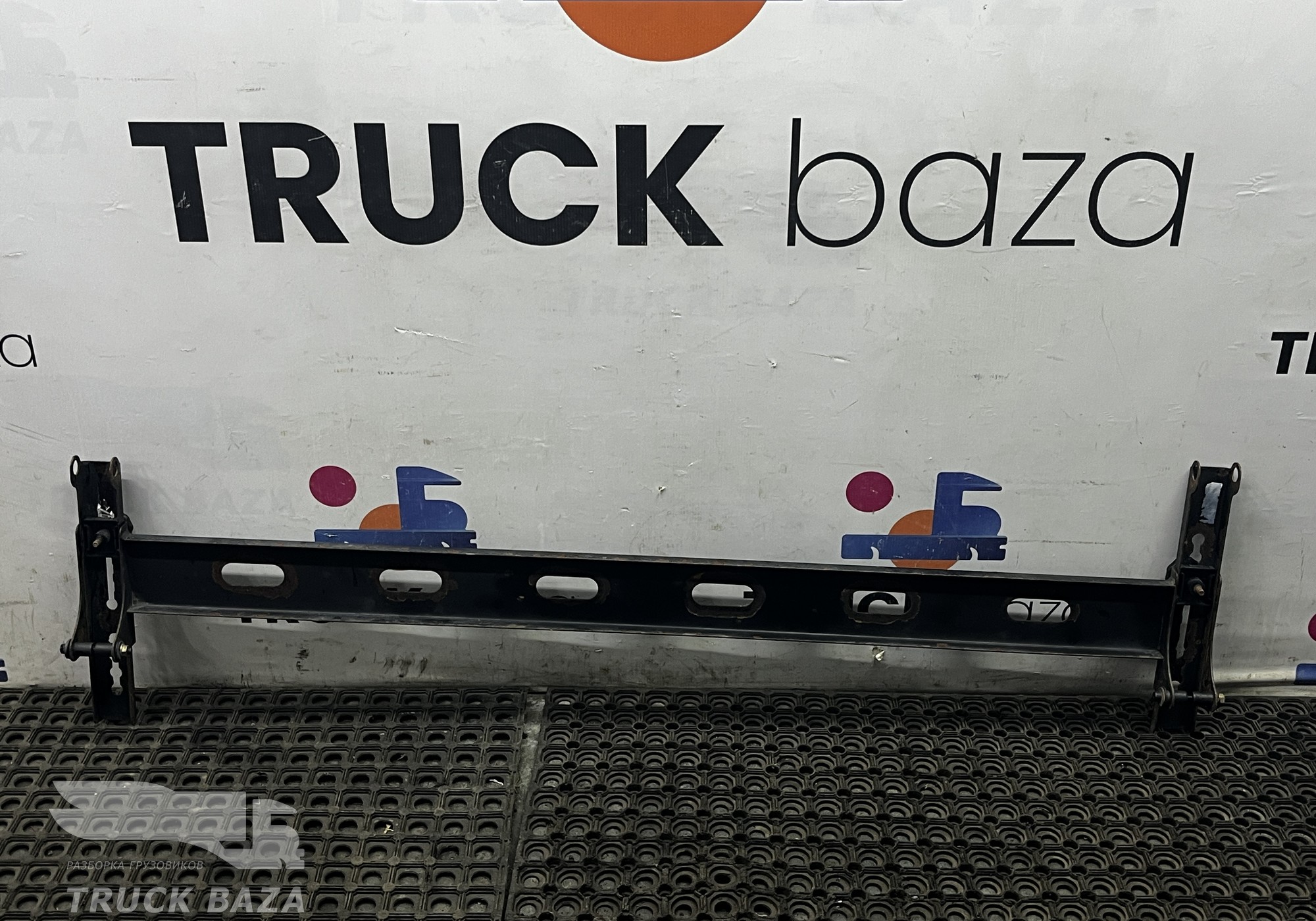 810W629105316 Кронштейн спойлера верхнего для Sinotruk Sitrak C7H