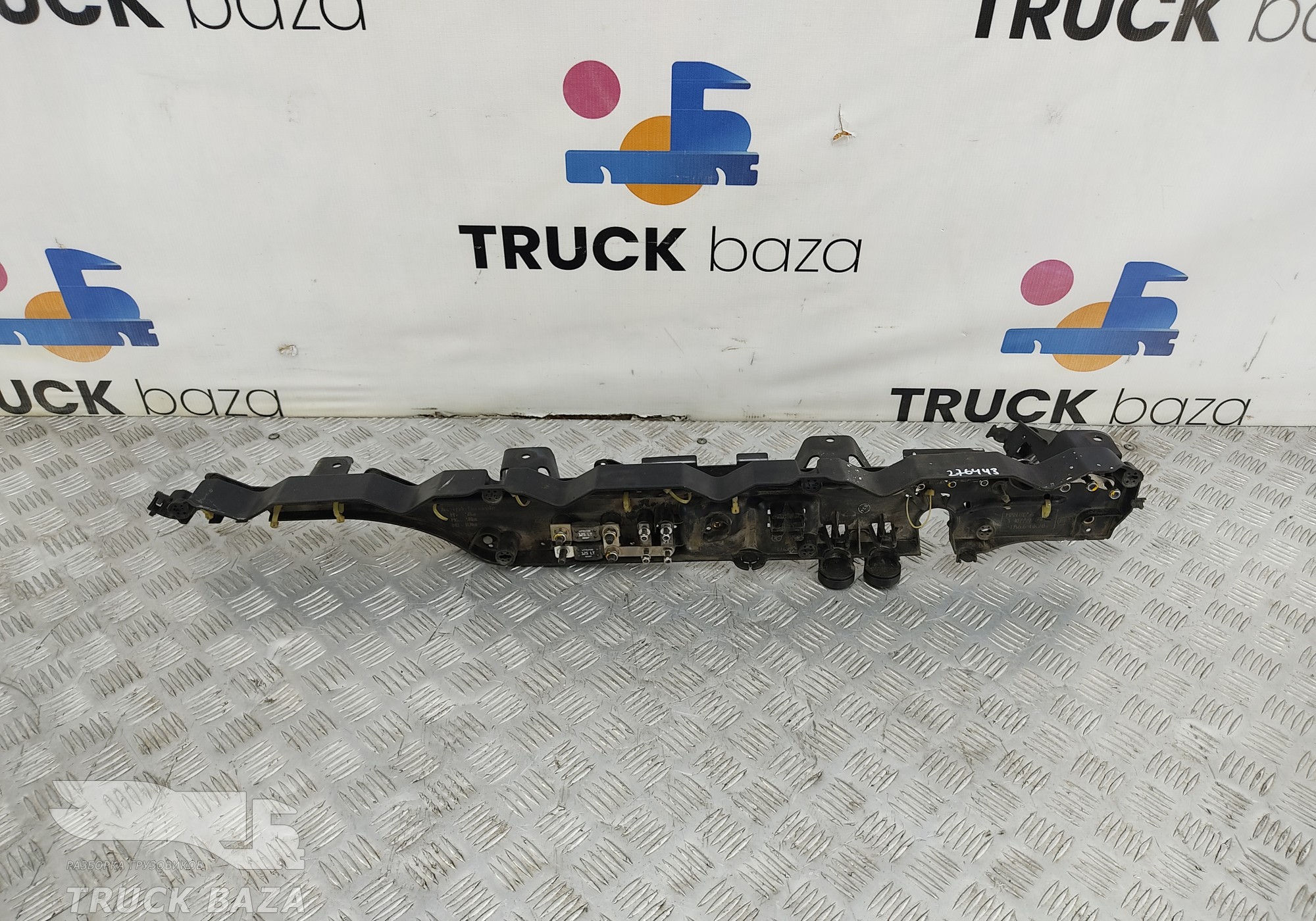 81254240049 Кожух проводки для Man TGX II (с 2012)