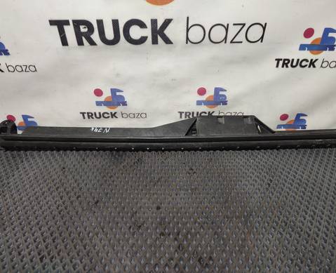 81626516009 Направляющая стекла двери левой