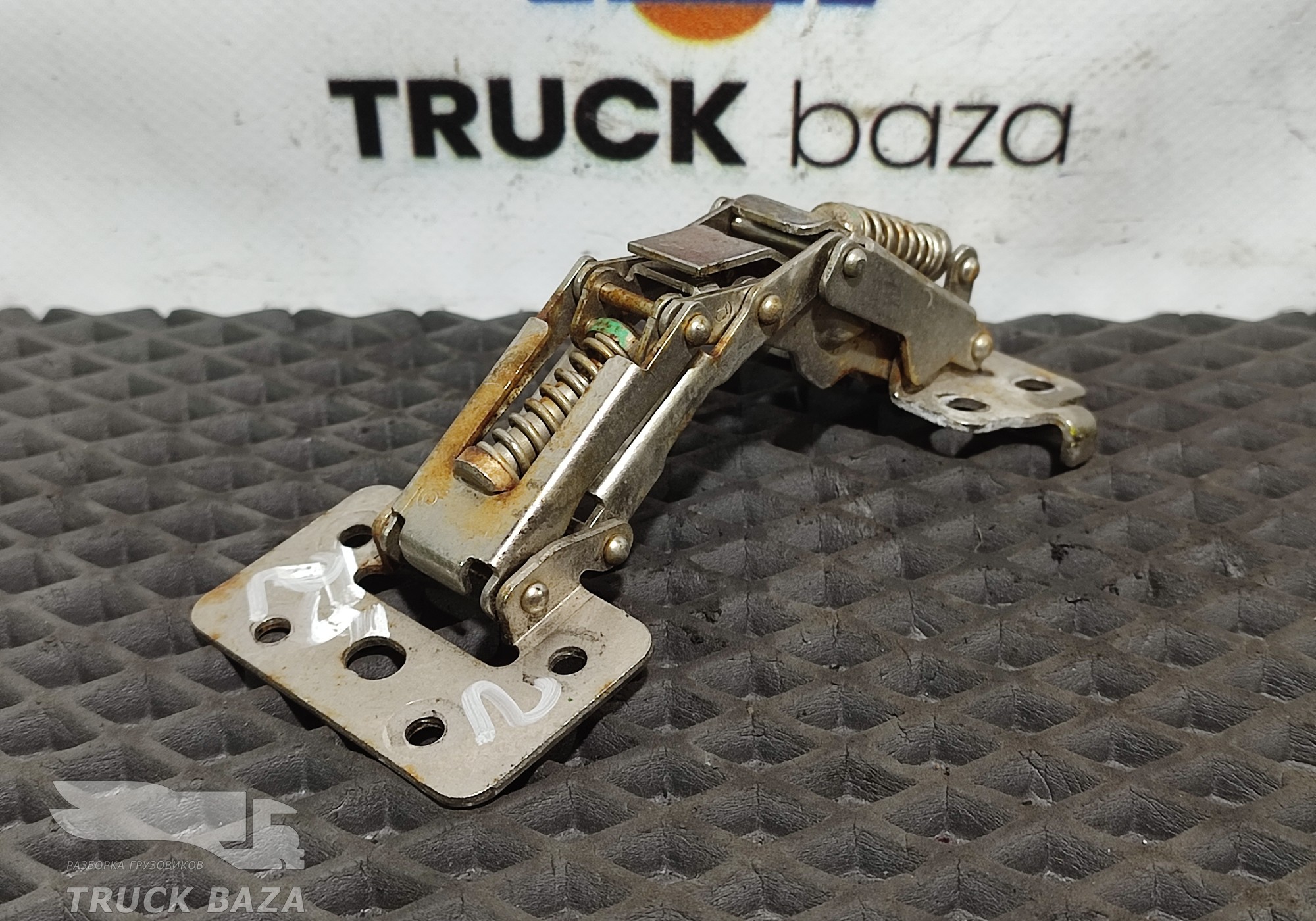 Петля крышки бардачка для Sinotruk Sitrak C7H