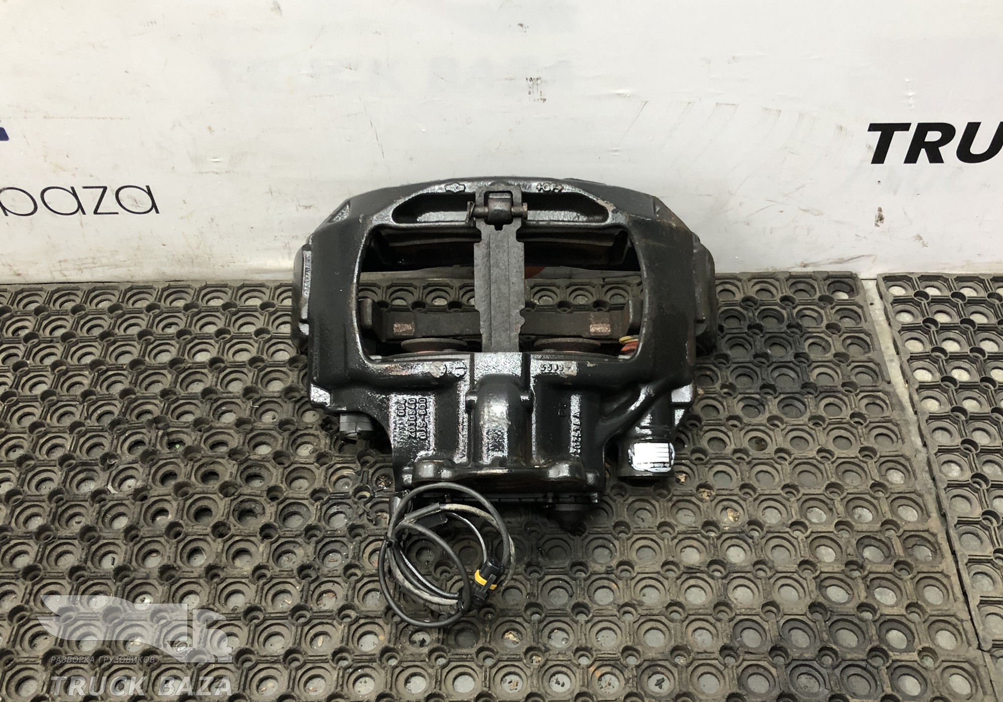 81508046723 Суппорт передний левый / задний правый для Man