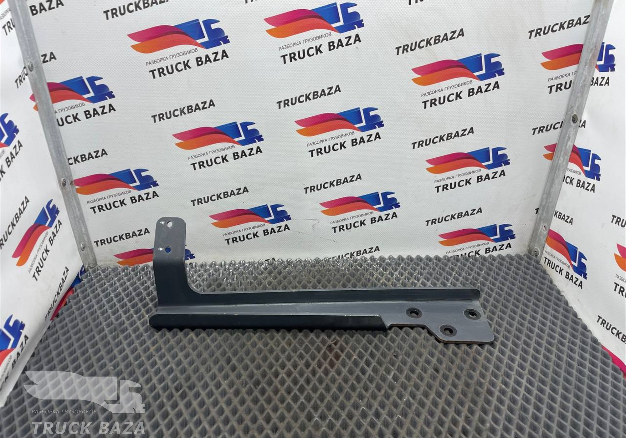 1827359 Кронштейн бачка ГУРа для Daf XF106 (с 2012)