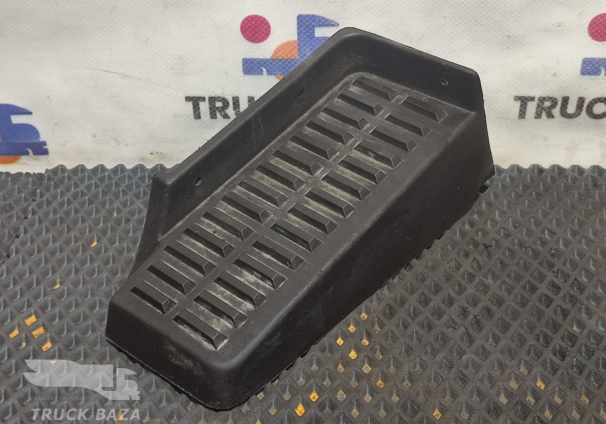 549015101257 Накладка порога левая для КАМАЗ 54901