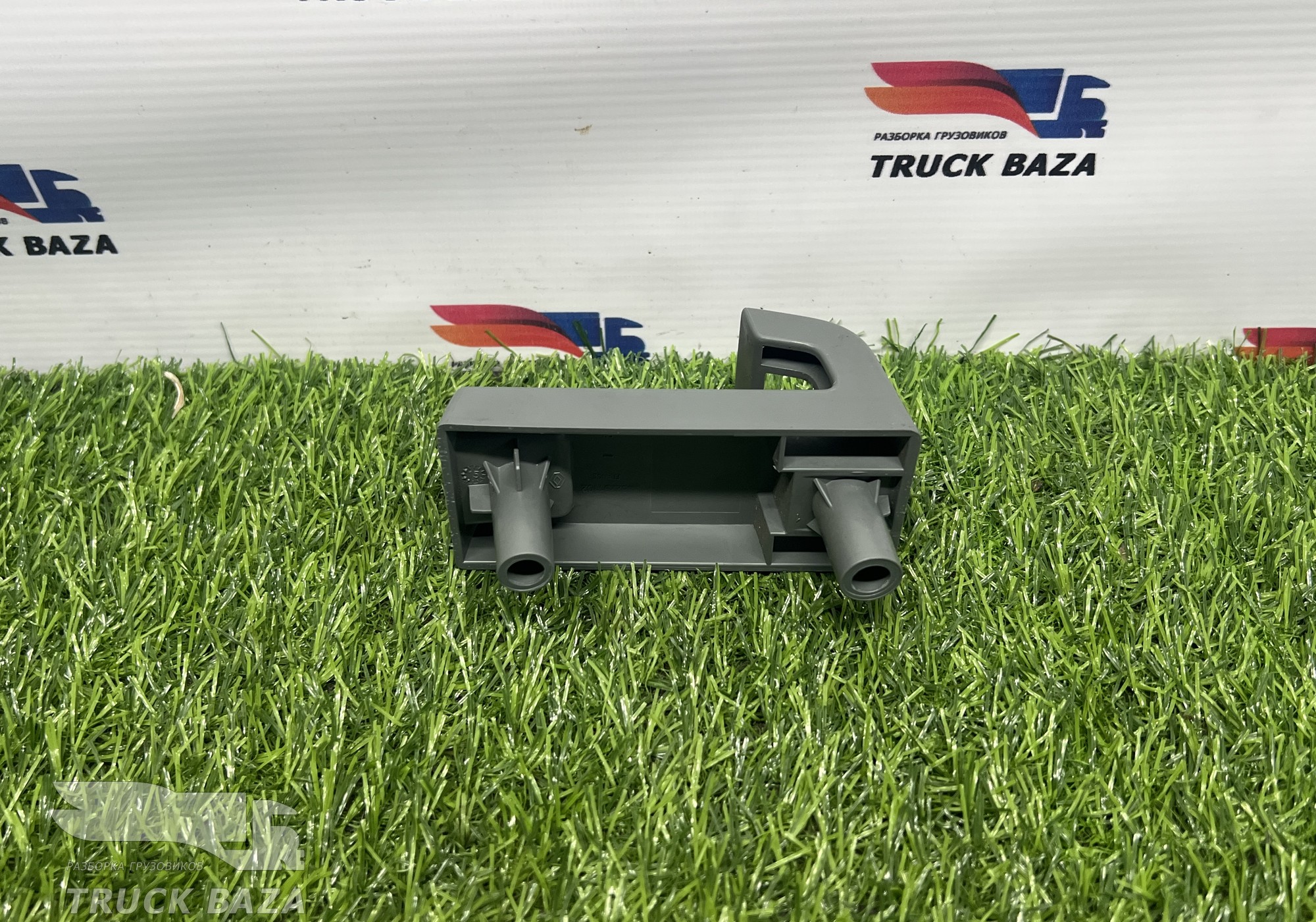 82291102 Крючок для одежды для Renault T (с 2013)