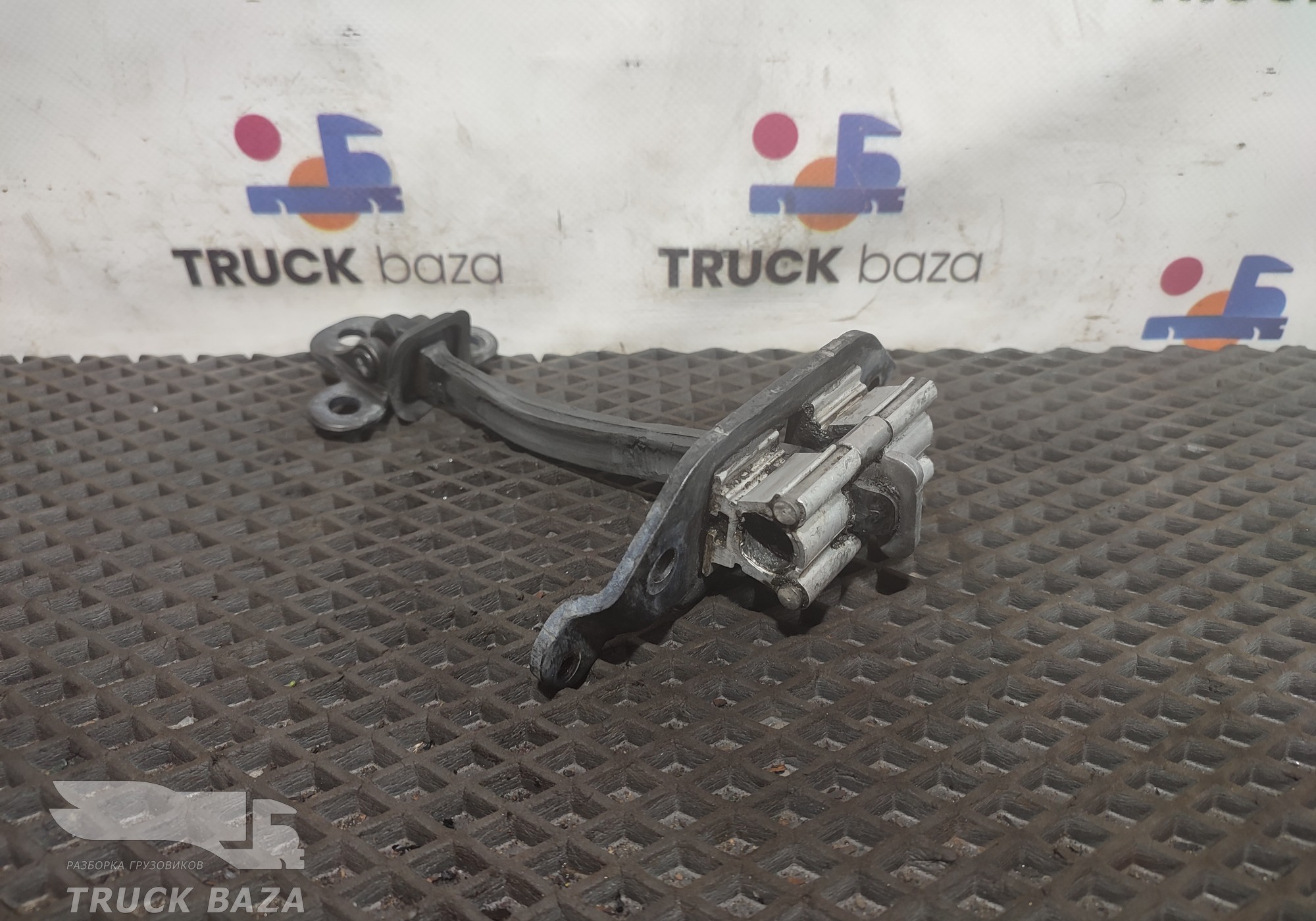 82859279 Ограничитель двери для Volvo FH 4 (с 2012)