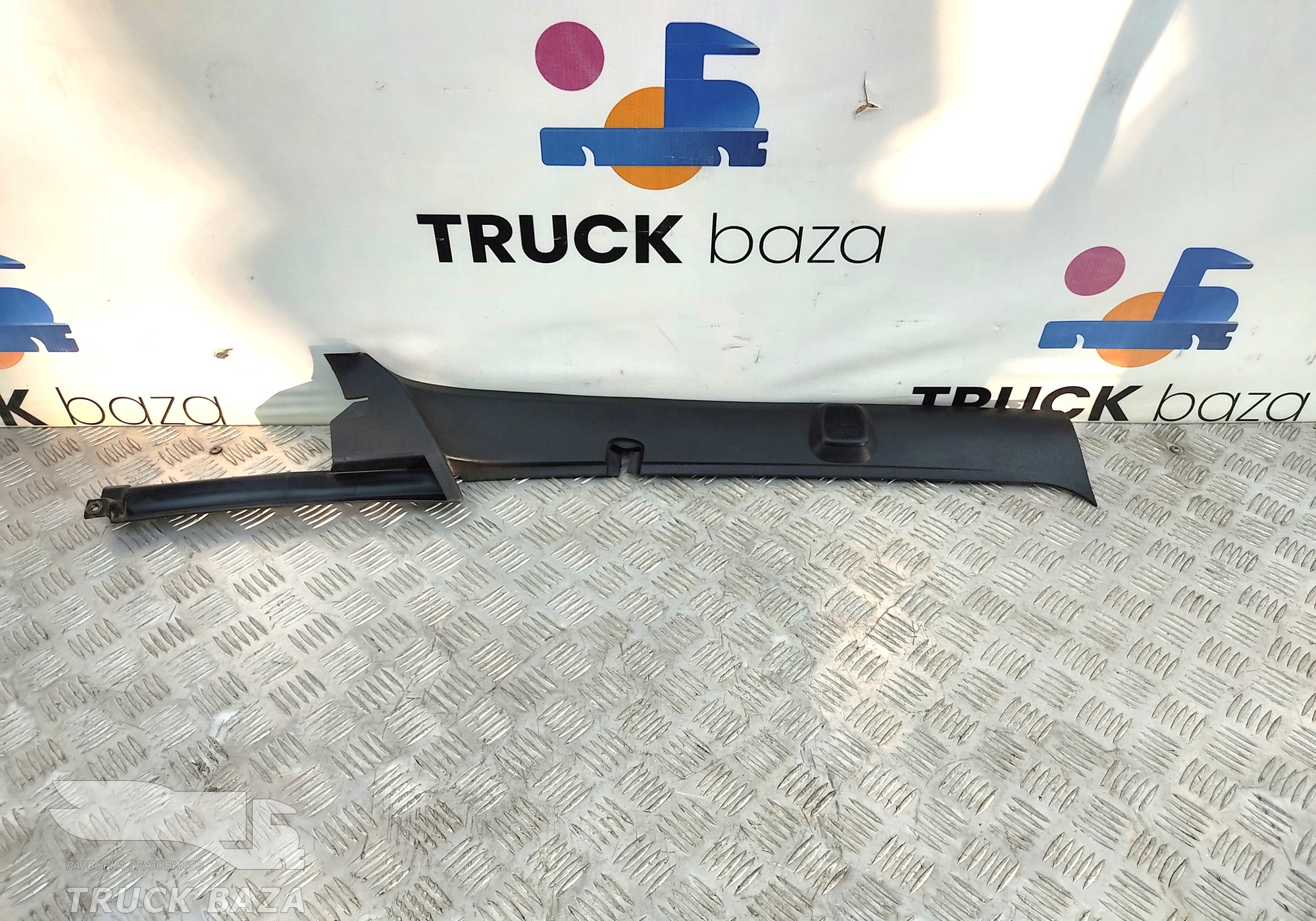 81624306006 Накладка стойки правой для Man TGX I (с 2007)