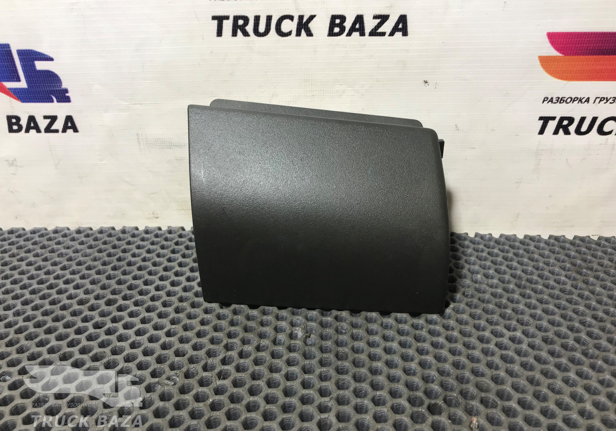 82293956 Накладка бардачка для Volvo FH 4 (с 2012)