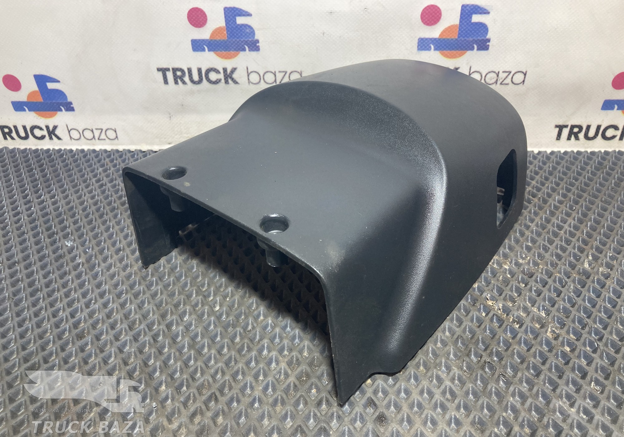 1864707 Кожух рулевой колонки нижний