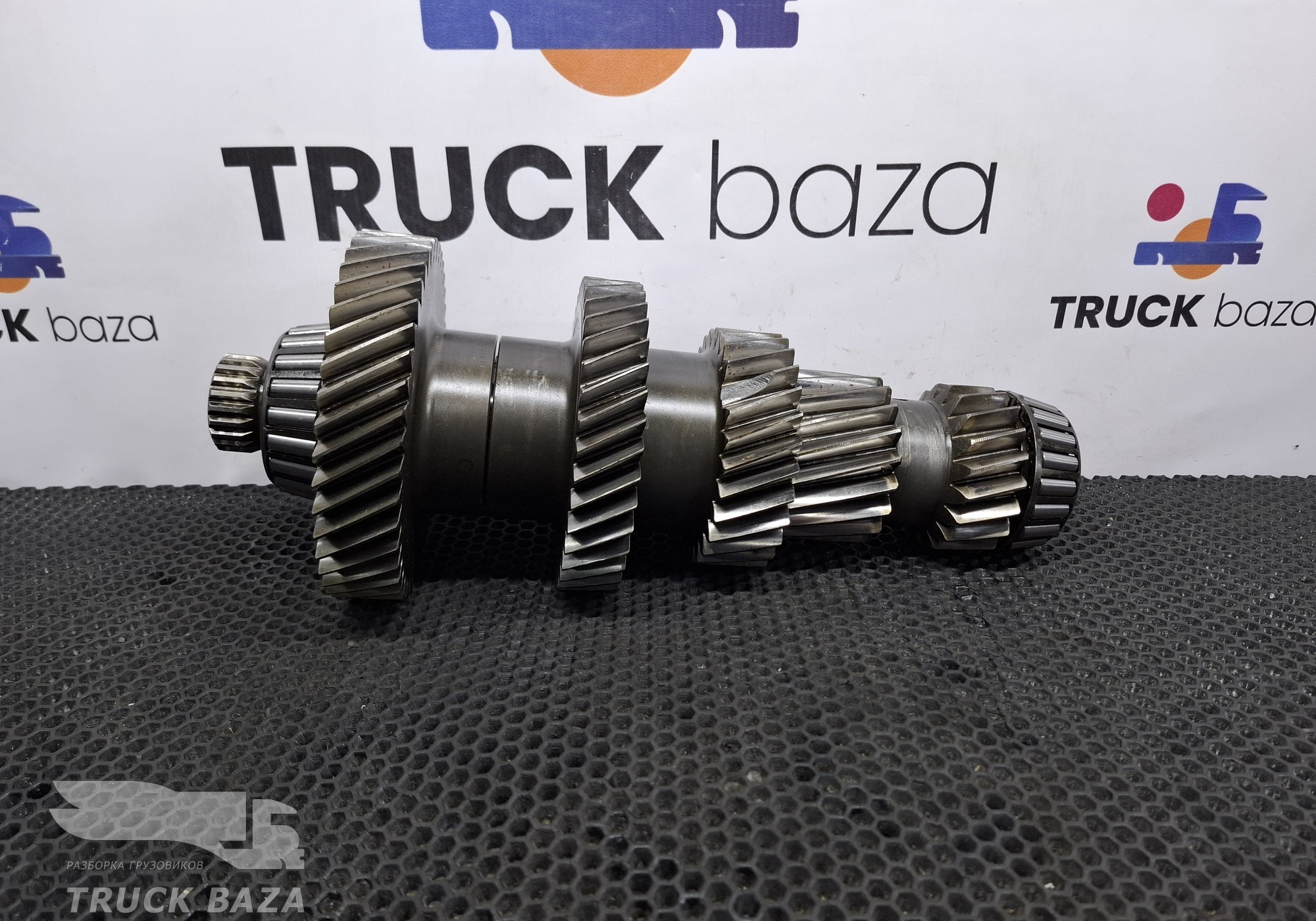 1327303033 Вал промежуточный КПП ZF для Iveco
