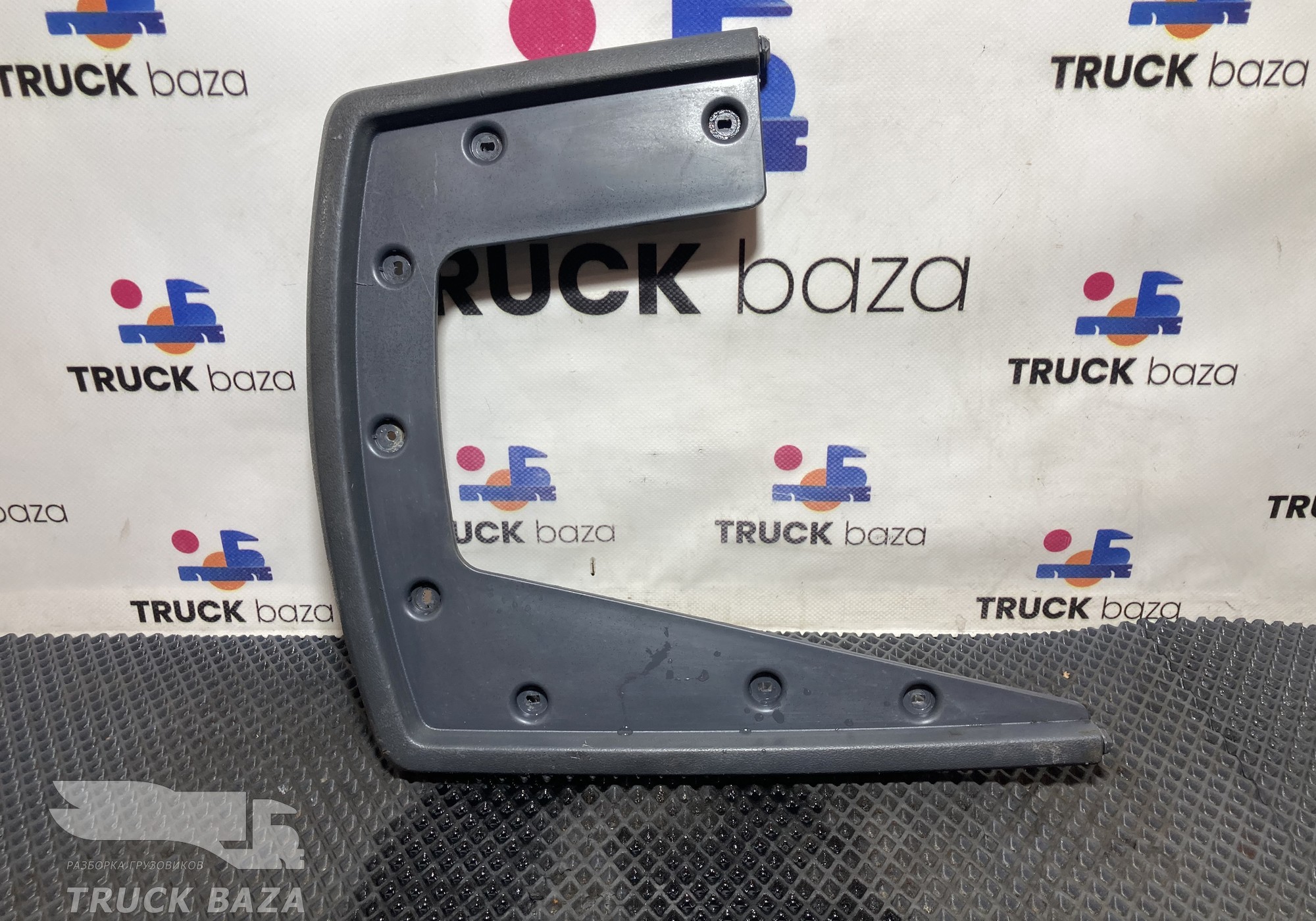 1846233 Накладка на торпедо