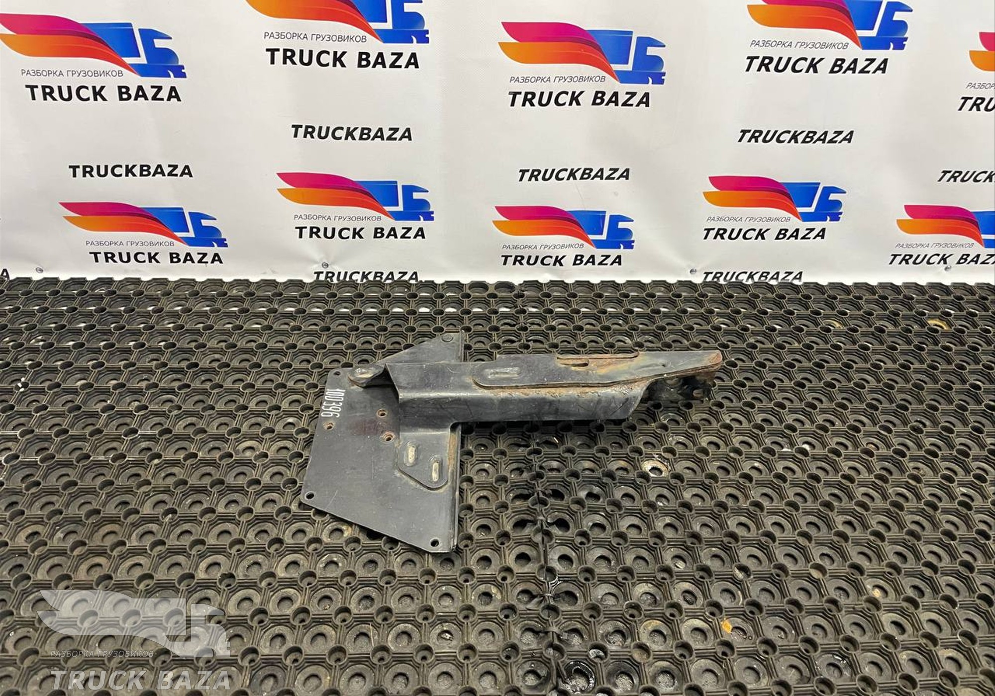 81155115008 Кронштейн насоса Adblue для Man TGX II (с 2012)