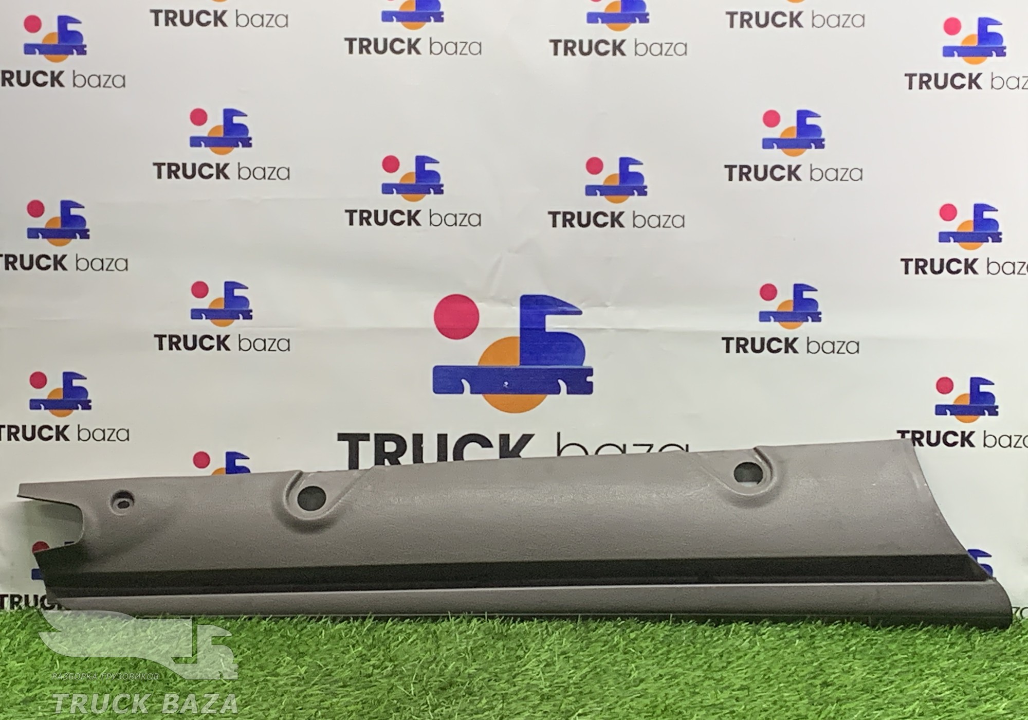 5010290424 Накладка лобового стекала правая для Renault Magnum II (с 1997 по 2001)