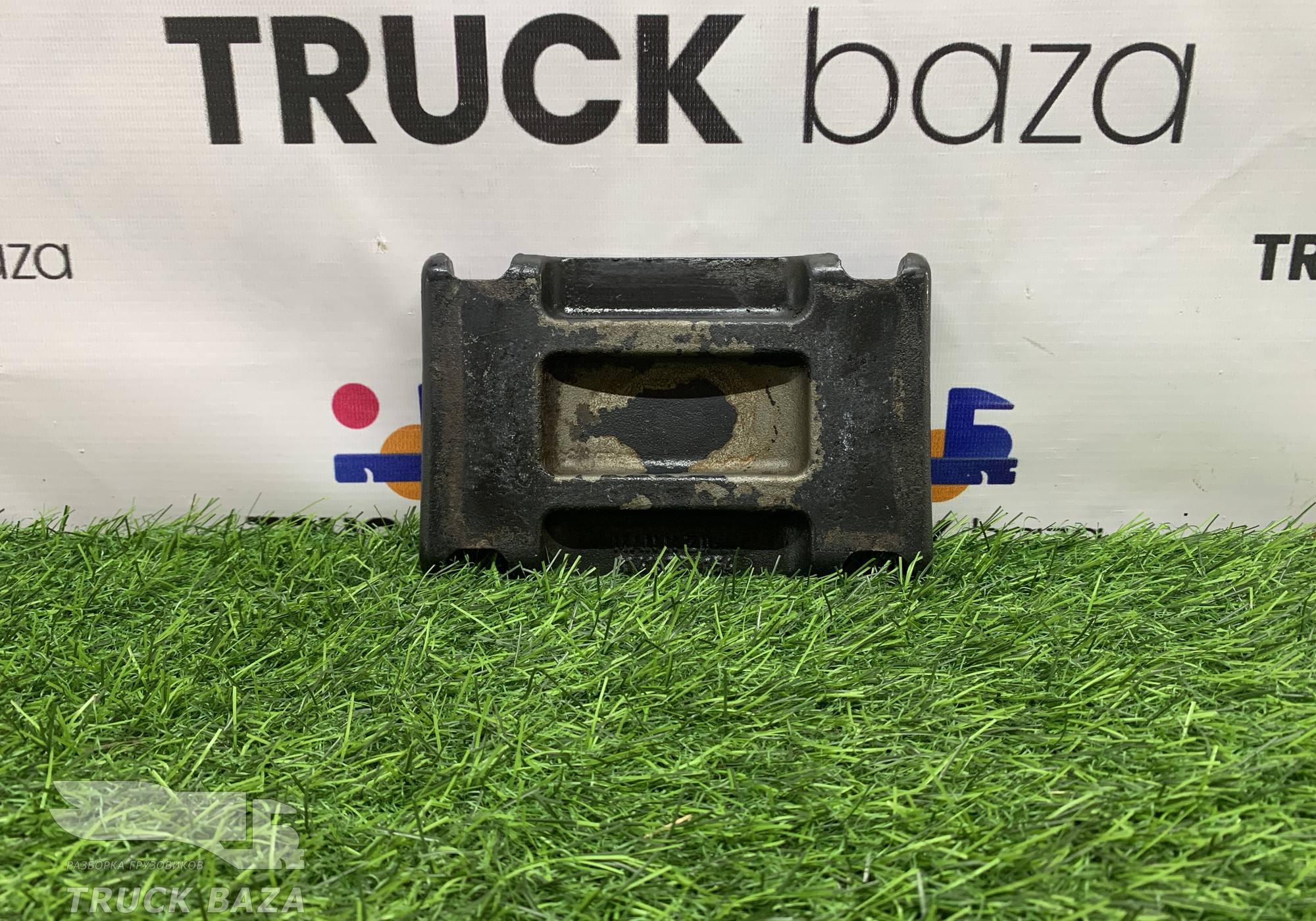 81413350164 Проставка передней рессоры