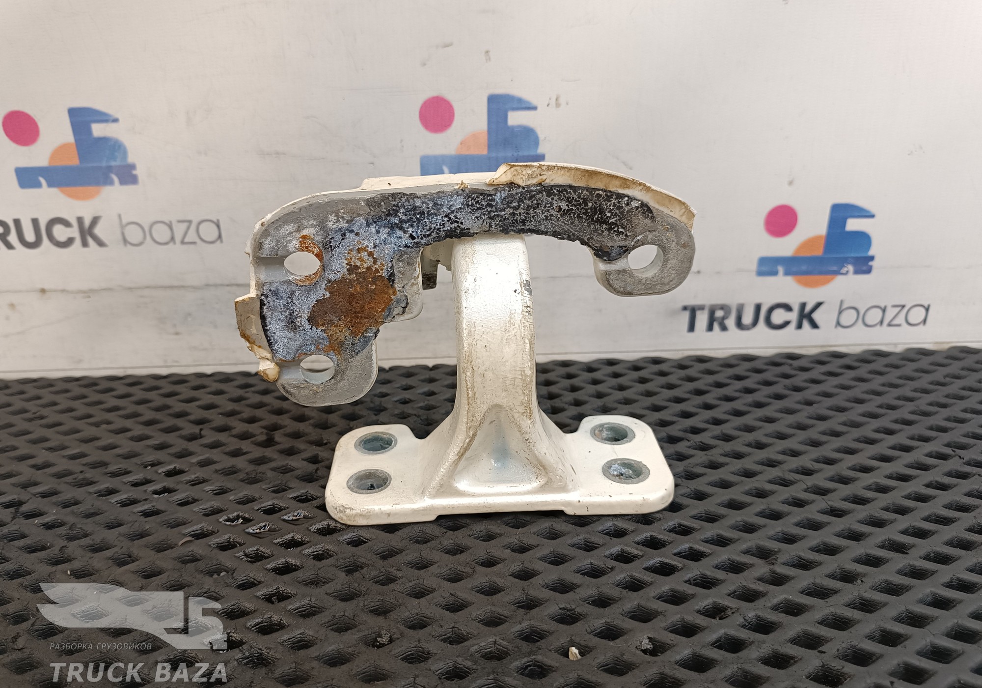Петля двери правой нижняя для DongFeng GX DFH4180