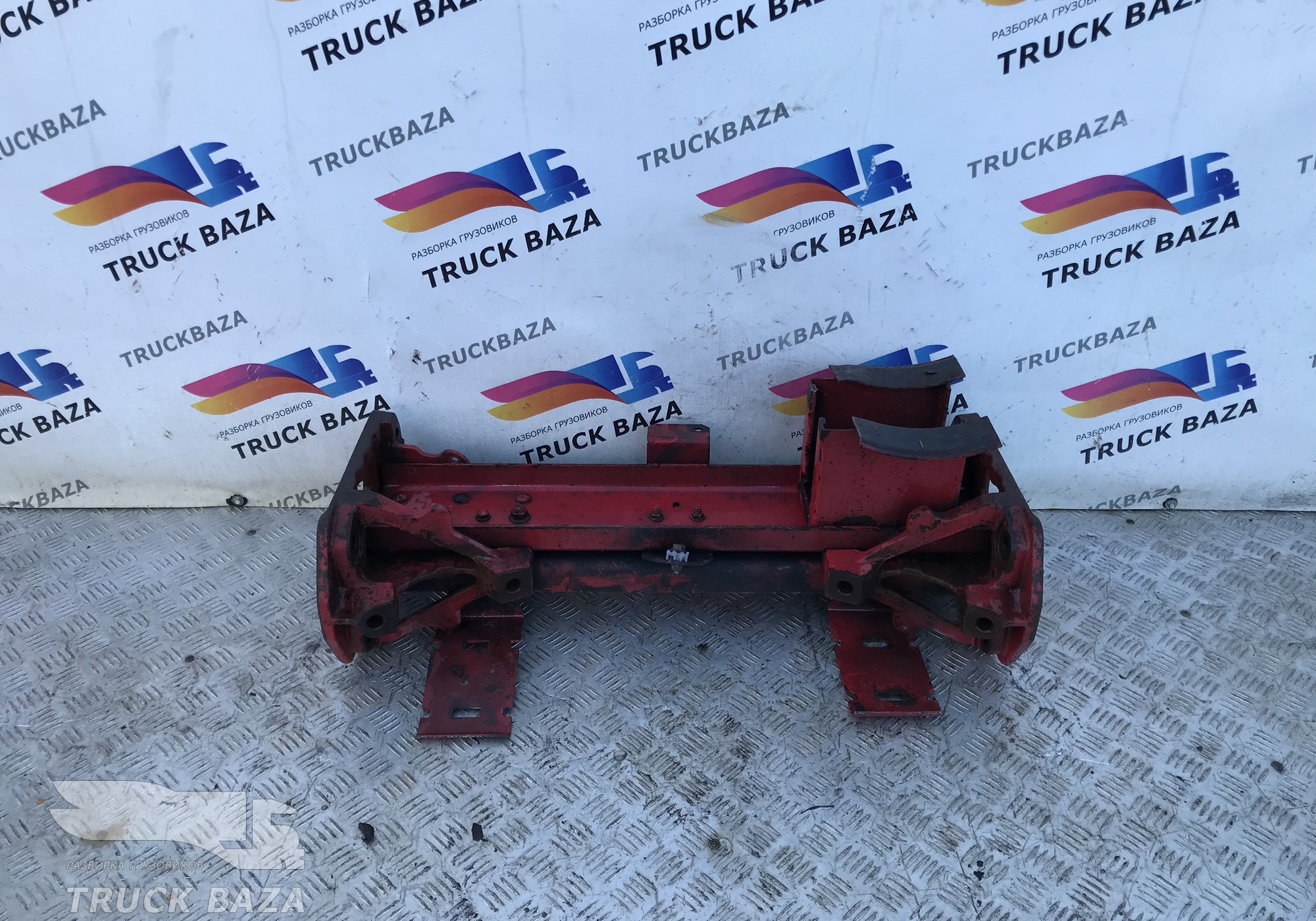 1435713 Траверса рамы поперечная для Daf XF105