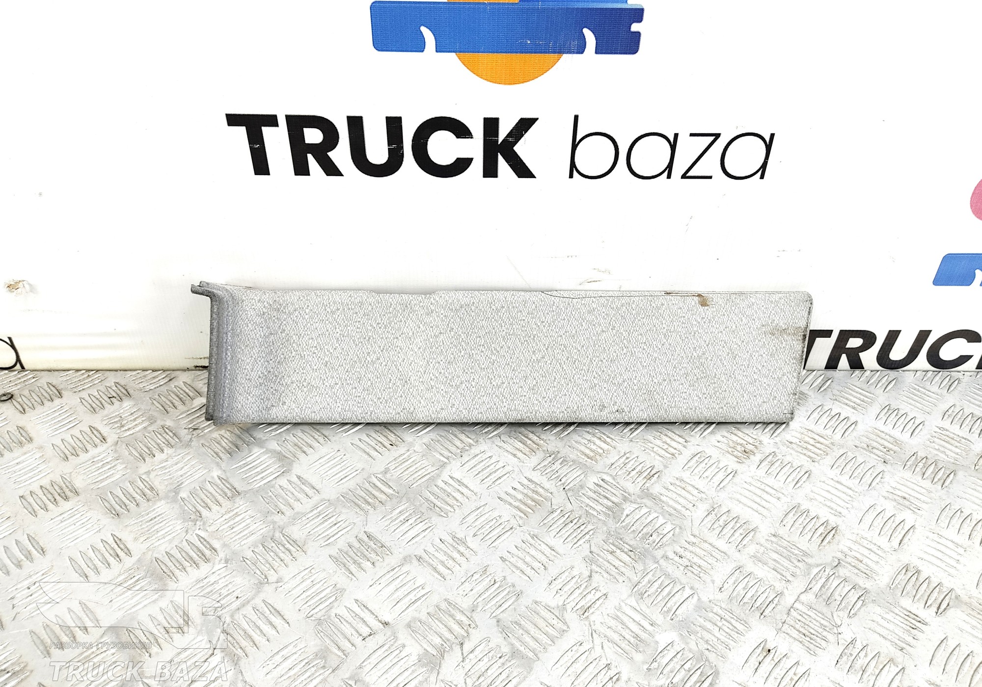 81629300153 Накладка салона левая