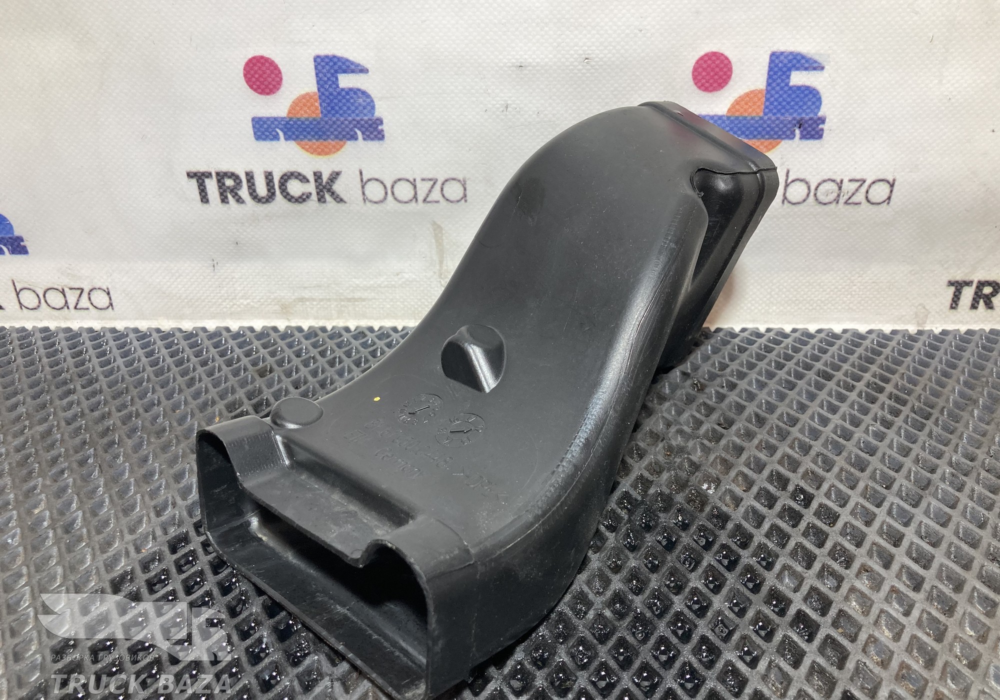 81619500448 Воздуховод отопителя