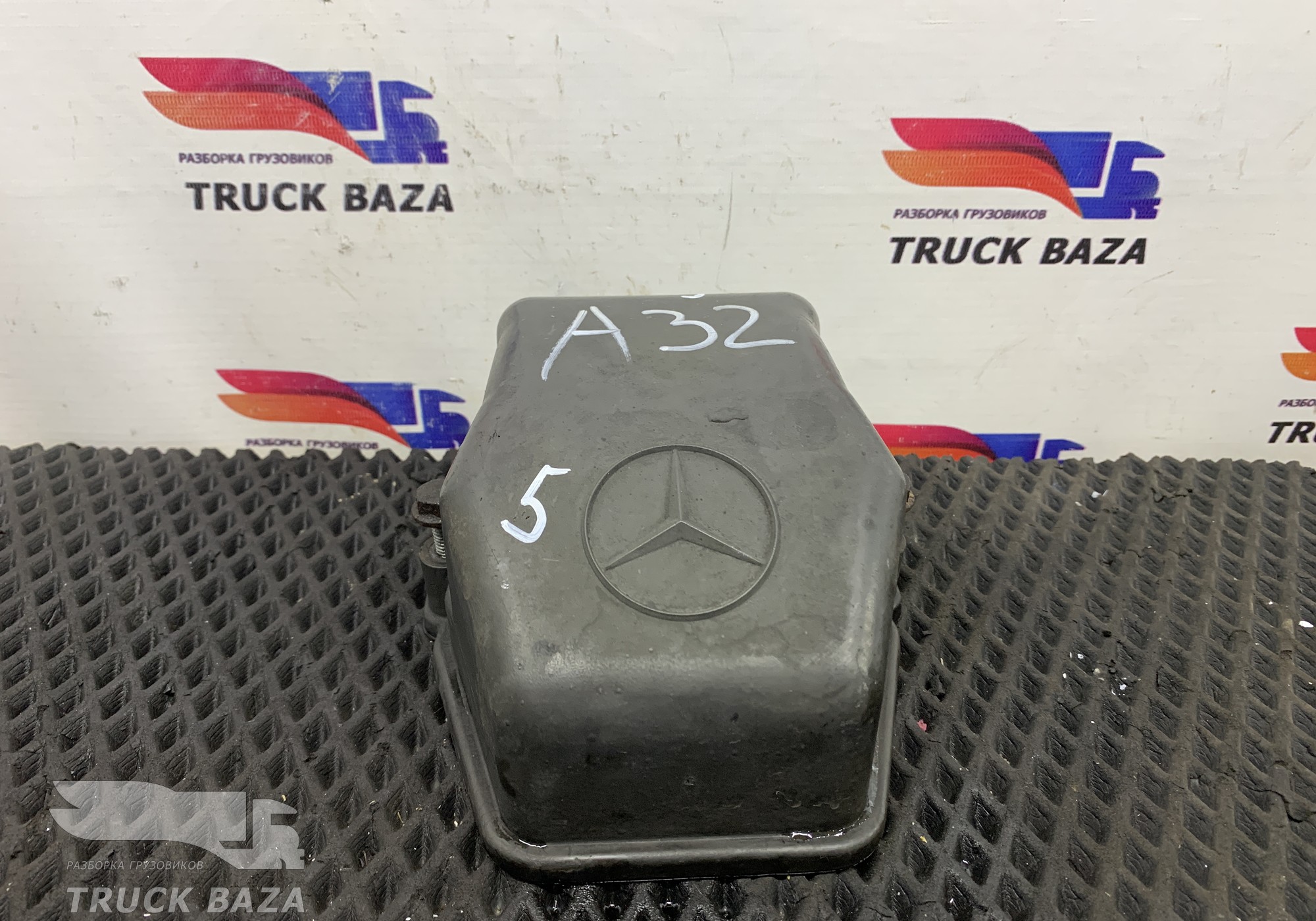 A4570100130 Крышка ГБЦ клапанная для Mercedes-Benz Axor