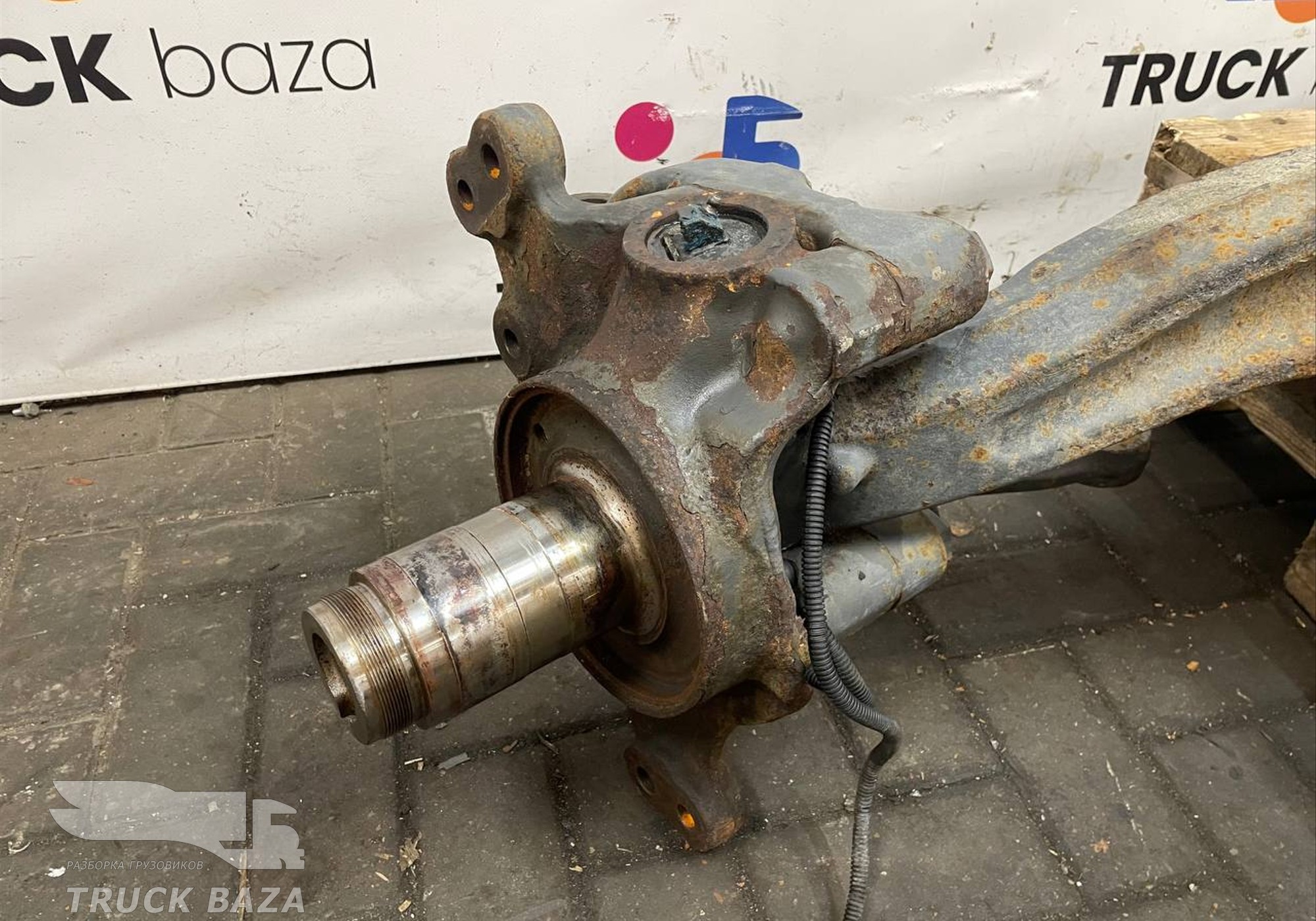 A9433322901 Кулак поворотный левый