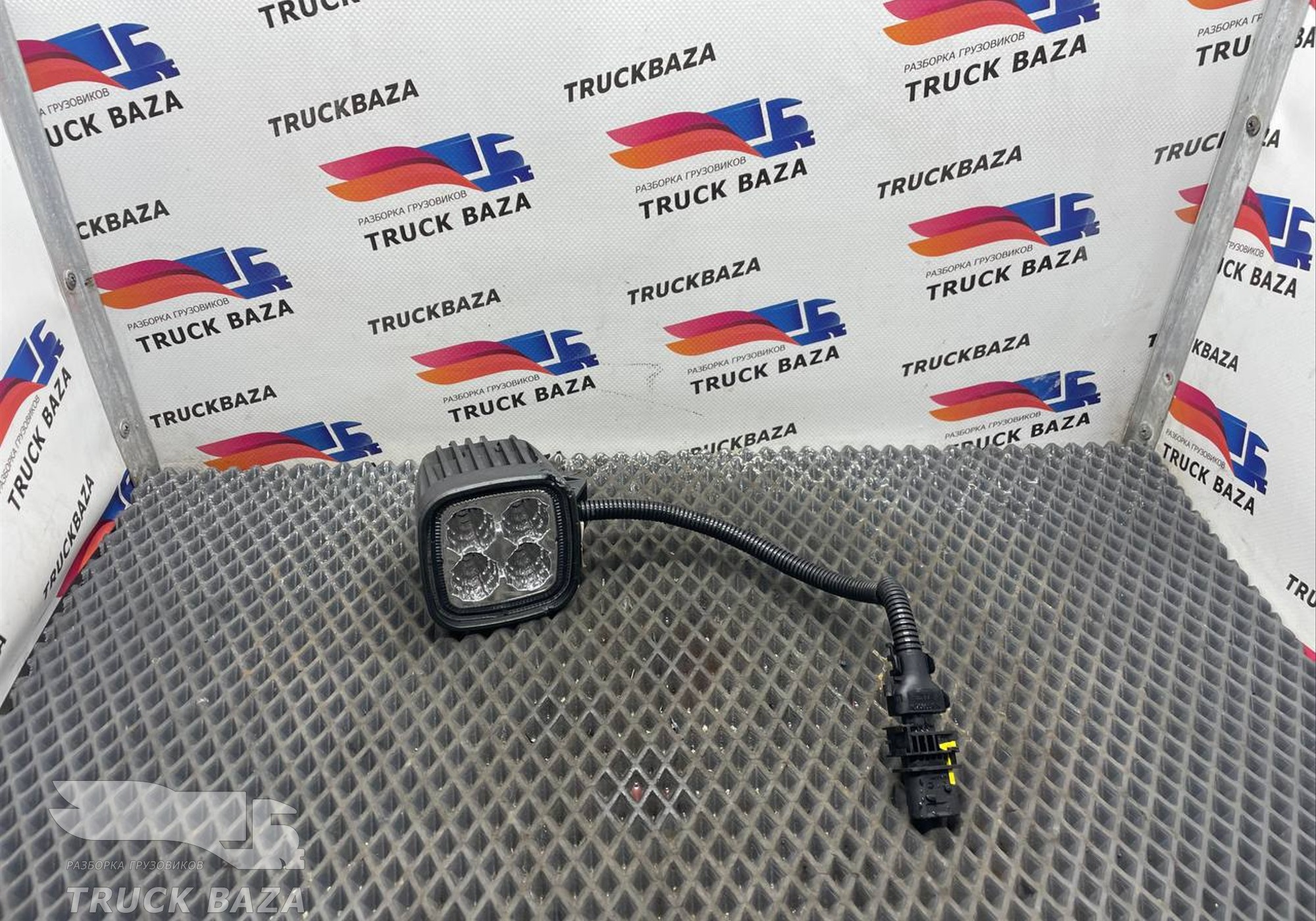 2188925 Фонарь за кабиной для Daf XF106 (с 2012)