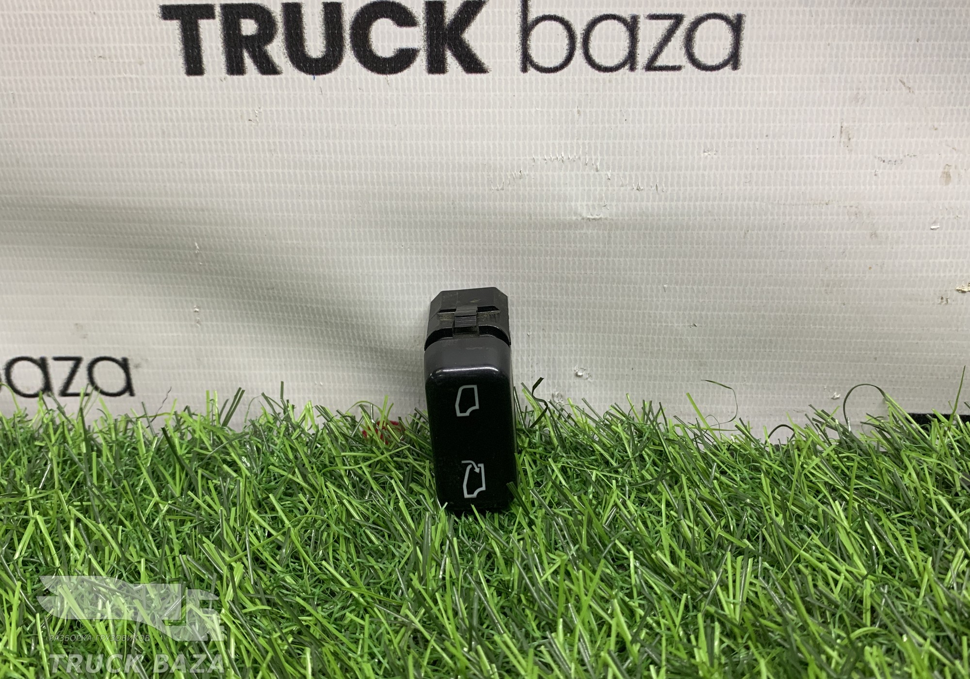 A0035456807 Кнопка люка для Mercedes-Benz Axor II (с 2004 по 2010)