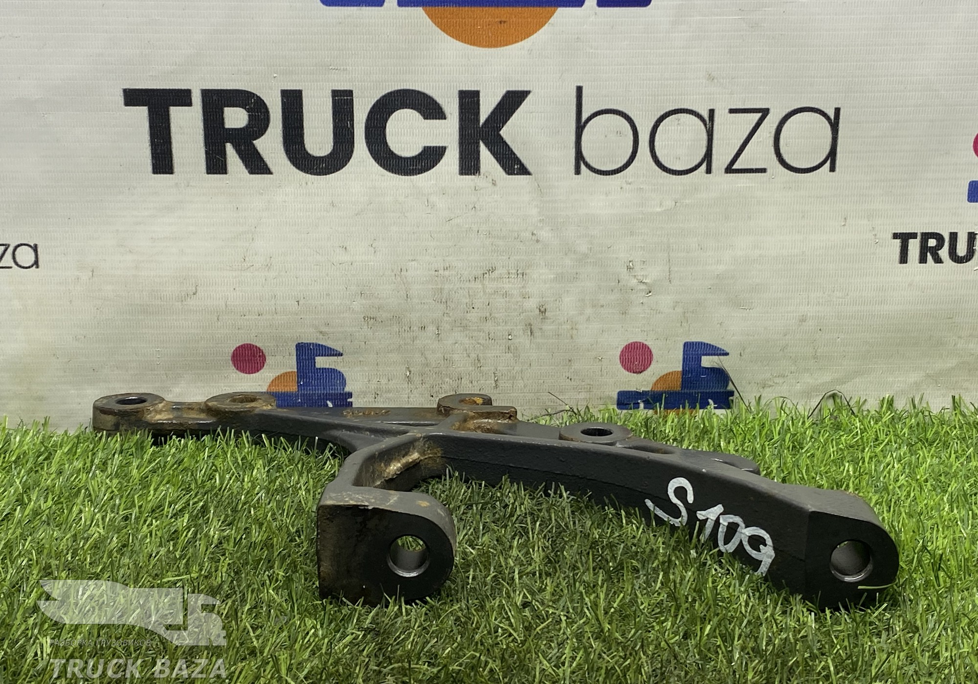 1333733 Кронштейн осушителя воздуха для Scania 5-series R (с 2004 по 2016)