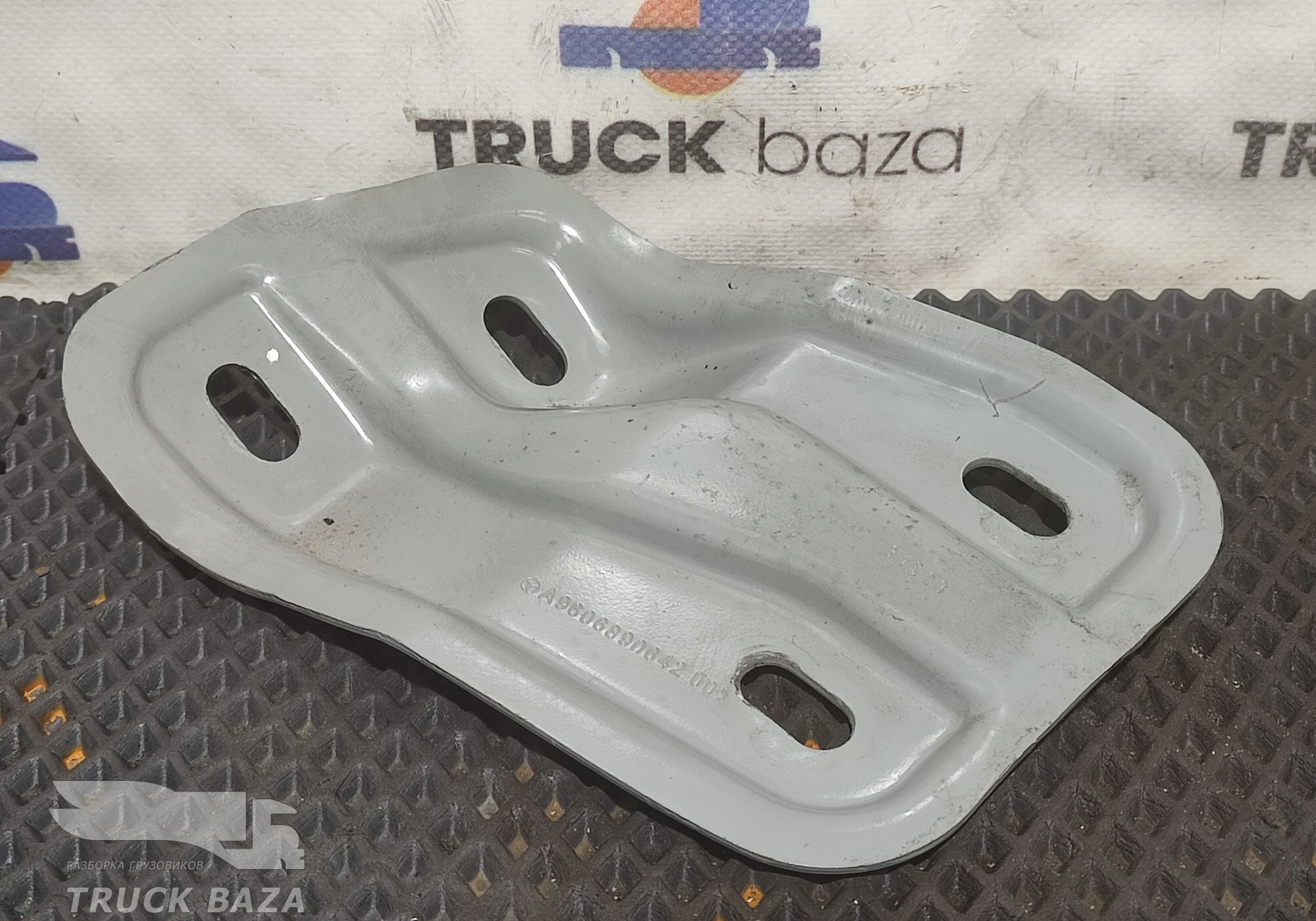 9606890642 Кронштейн торпедо левый