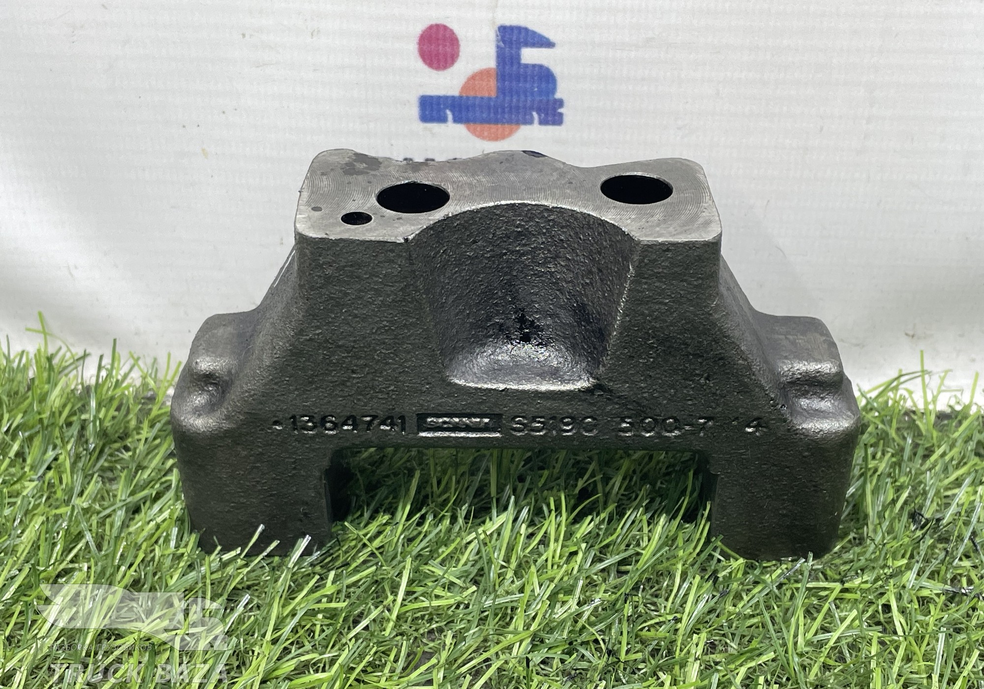 1364741 Кронштейн вала коромысел для Scania 5-series