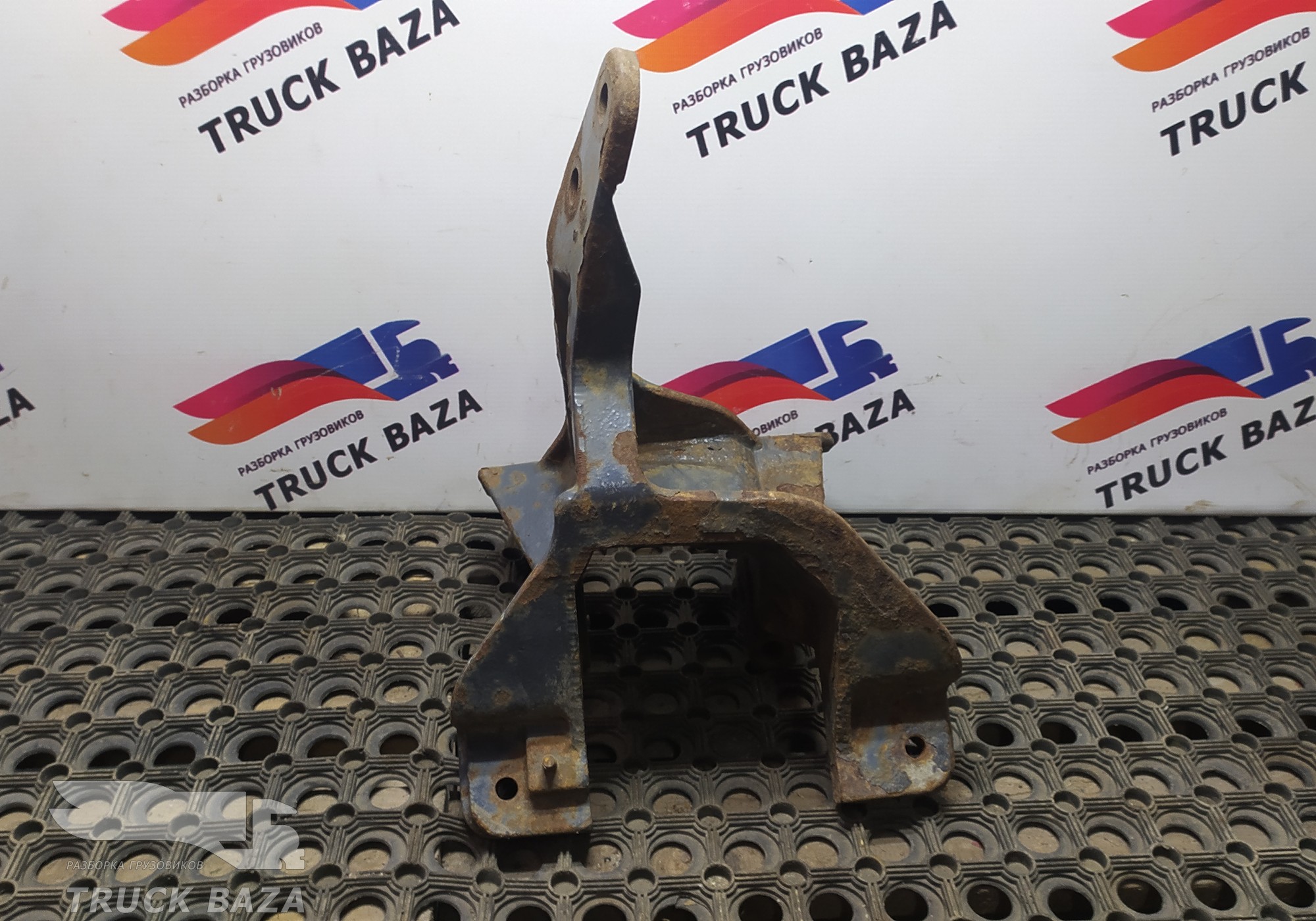 5600201579 Кронштейн рессоры передней L для Renault