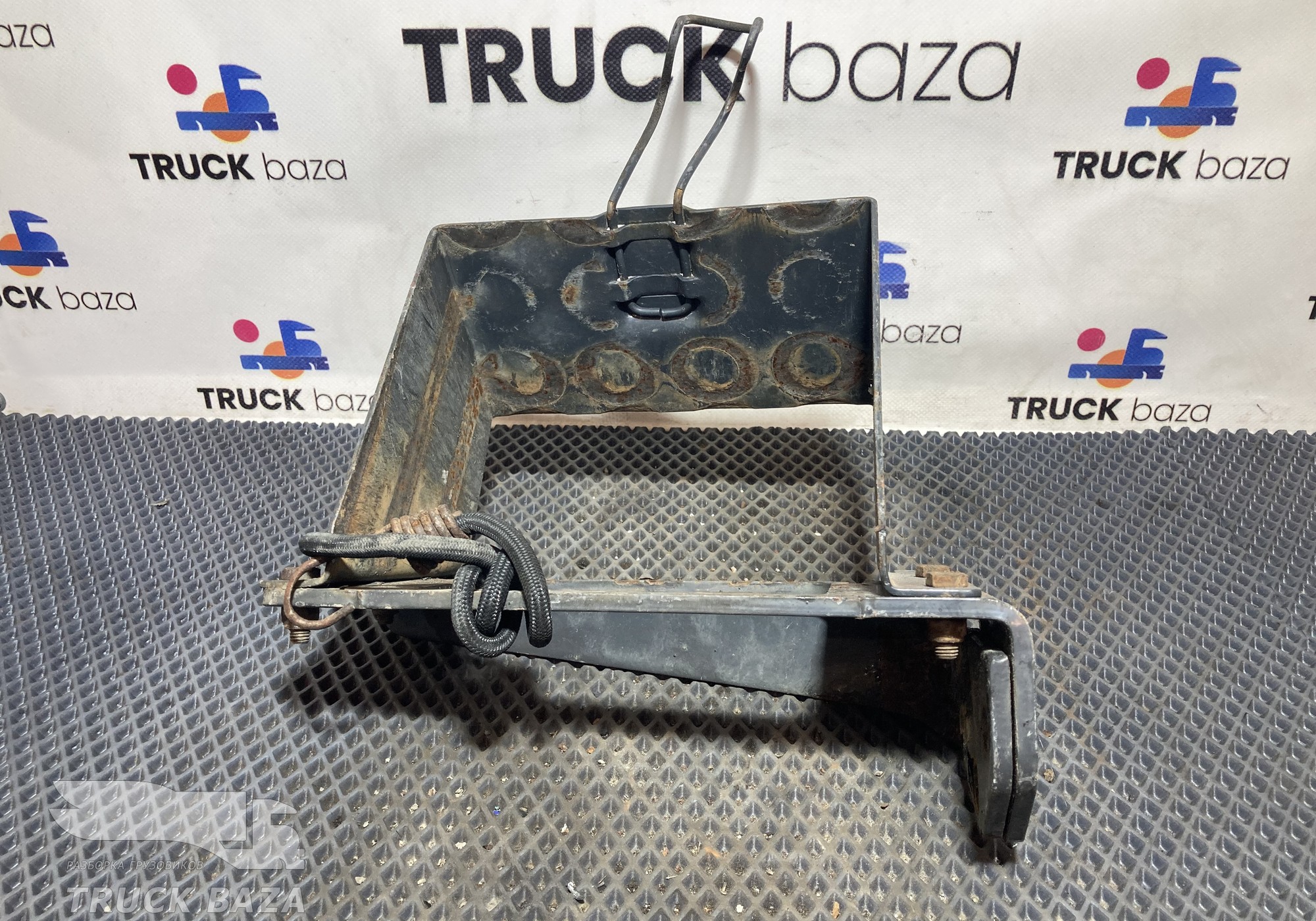 1904757 Кронштейн противооткатного упора левый для Scania