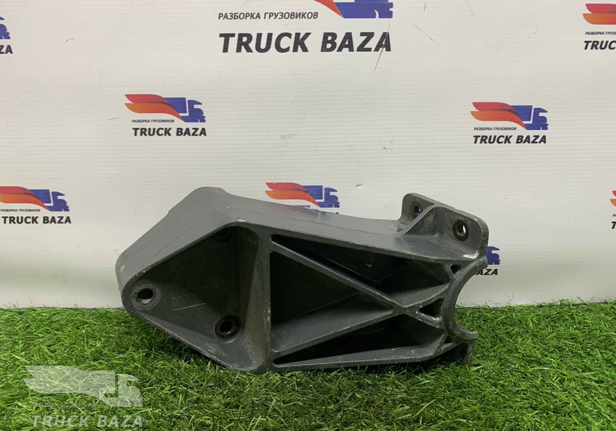 1371226 Кронштейн крепления крыла