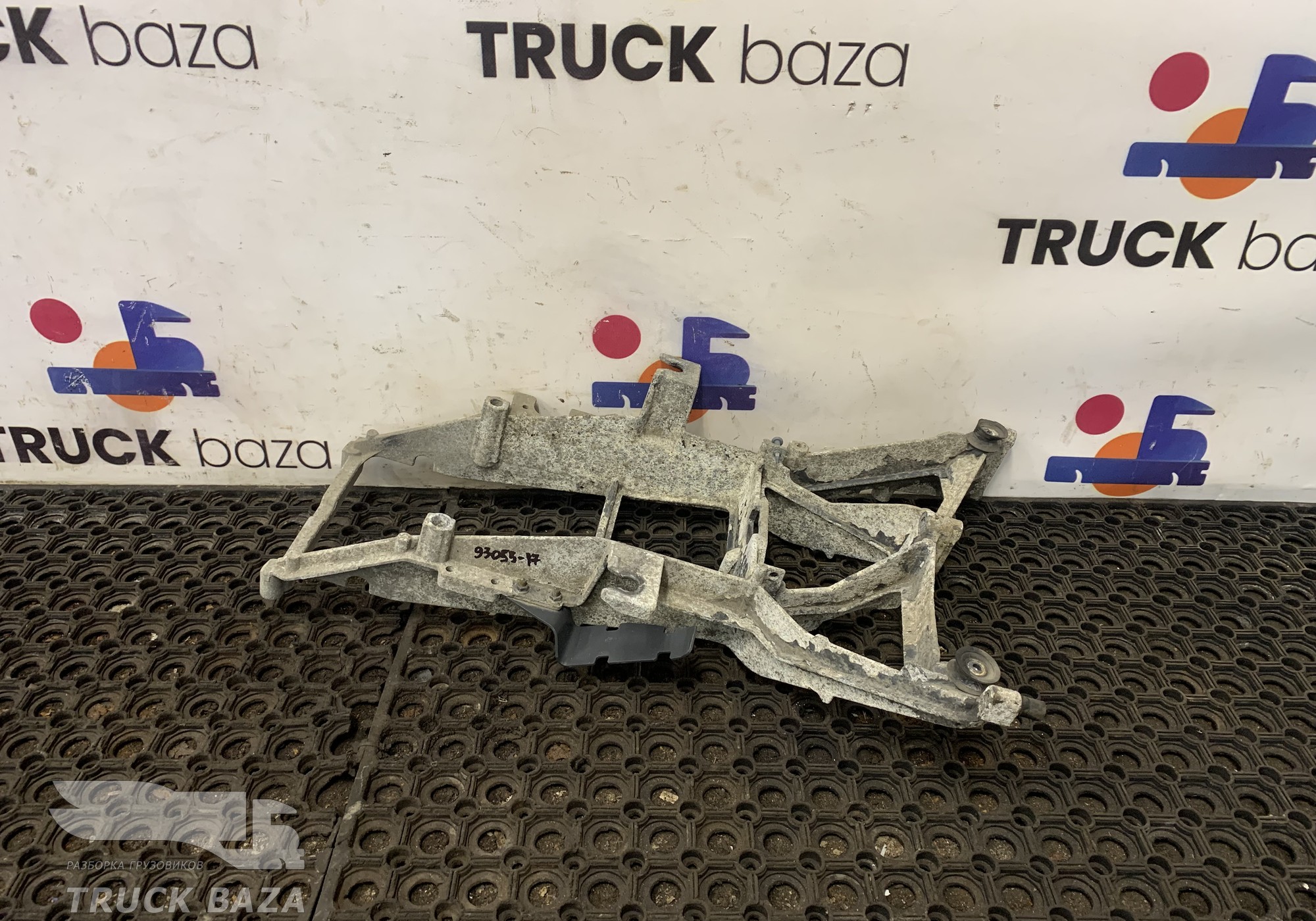 1396936 Кронштейн фары левой для Daf