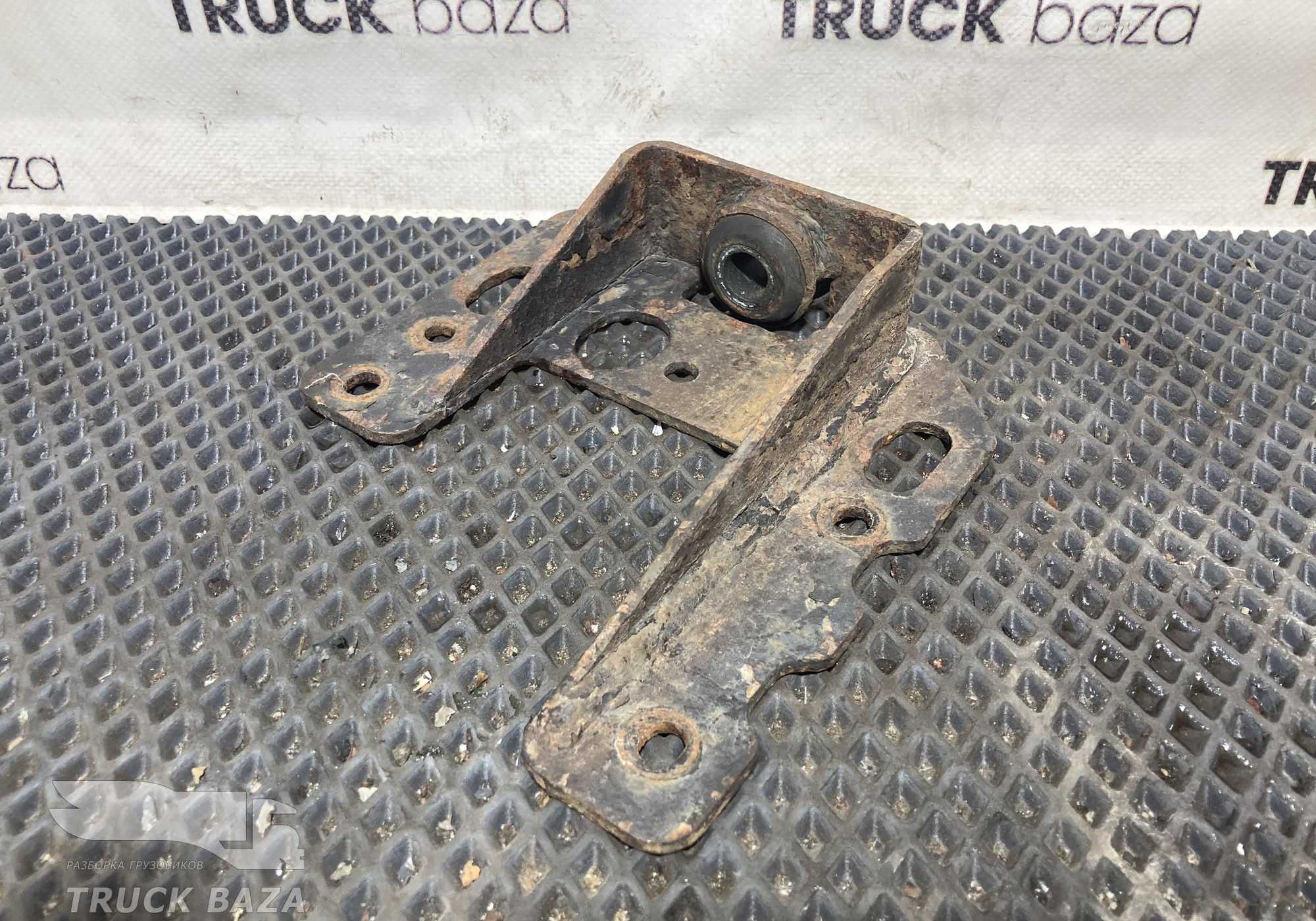 1849251 Кронштейн радиатора левый