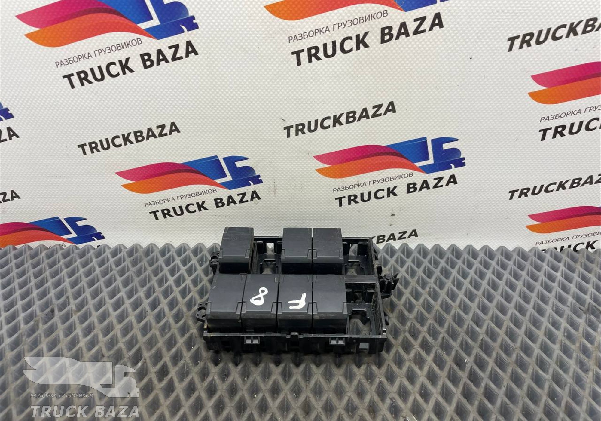 JC4610N939 Рамка кнопок для Ford F-MAX (с 2018)