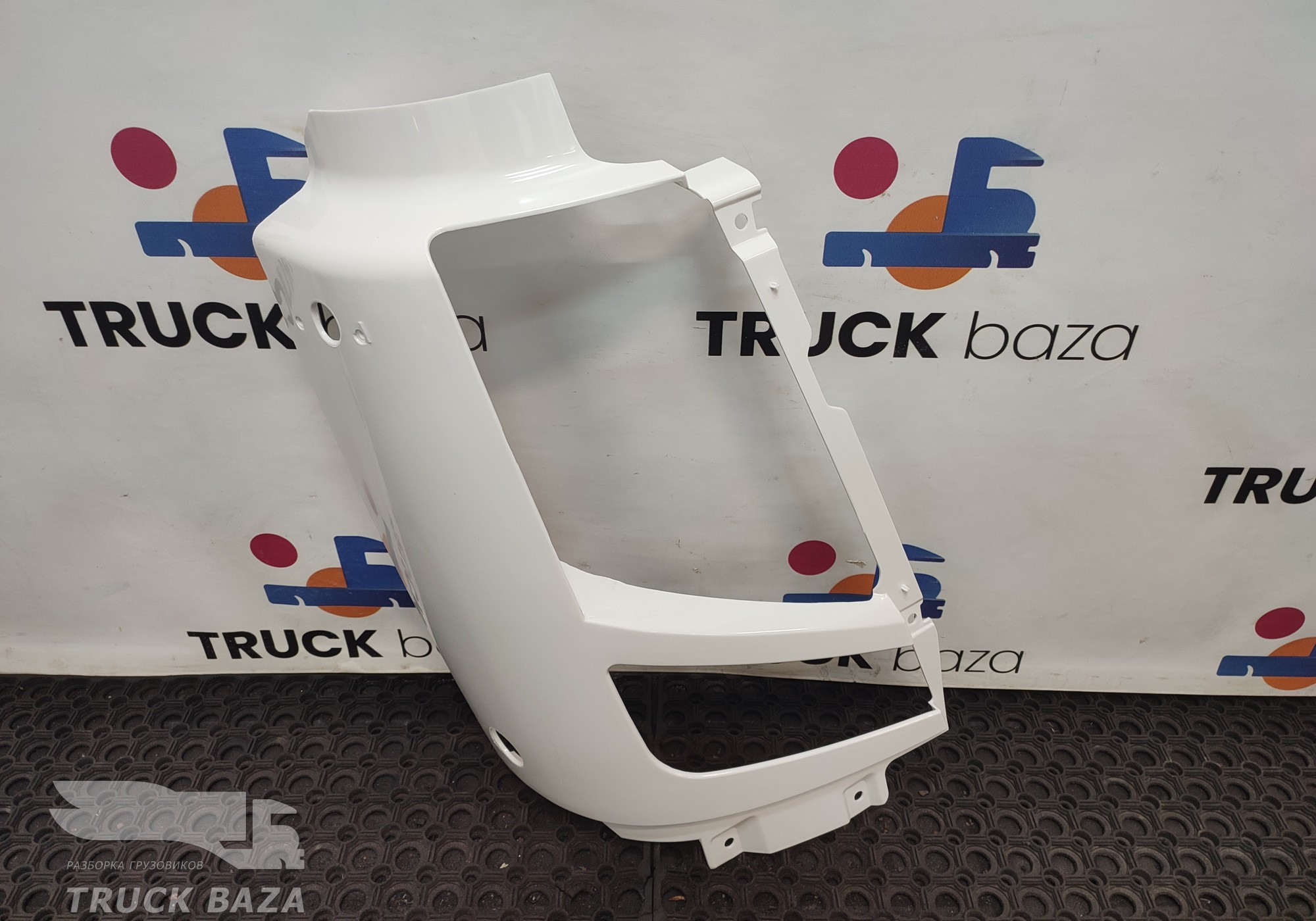 Облицовка фары правая