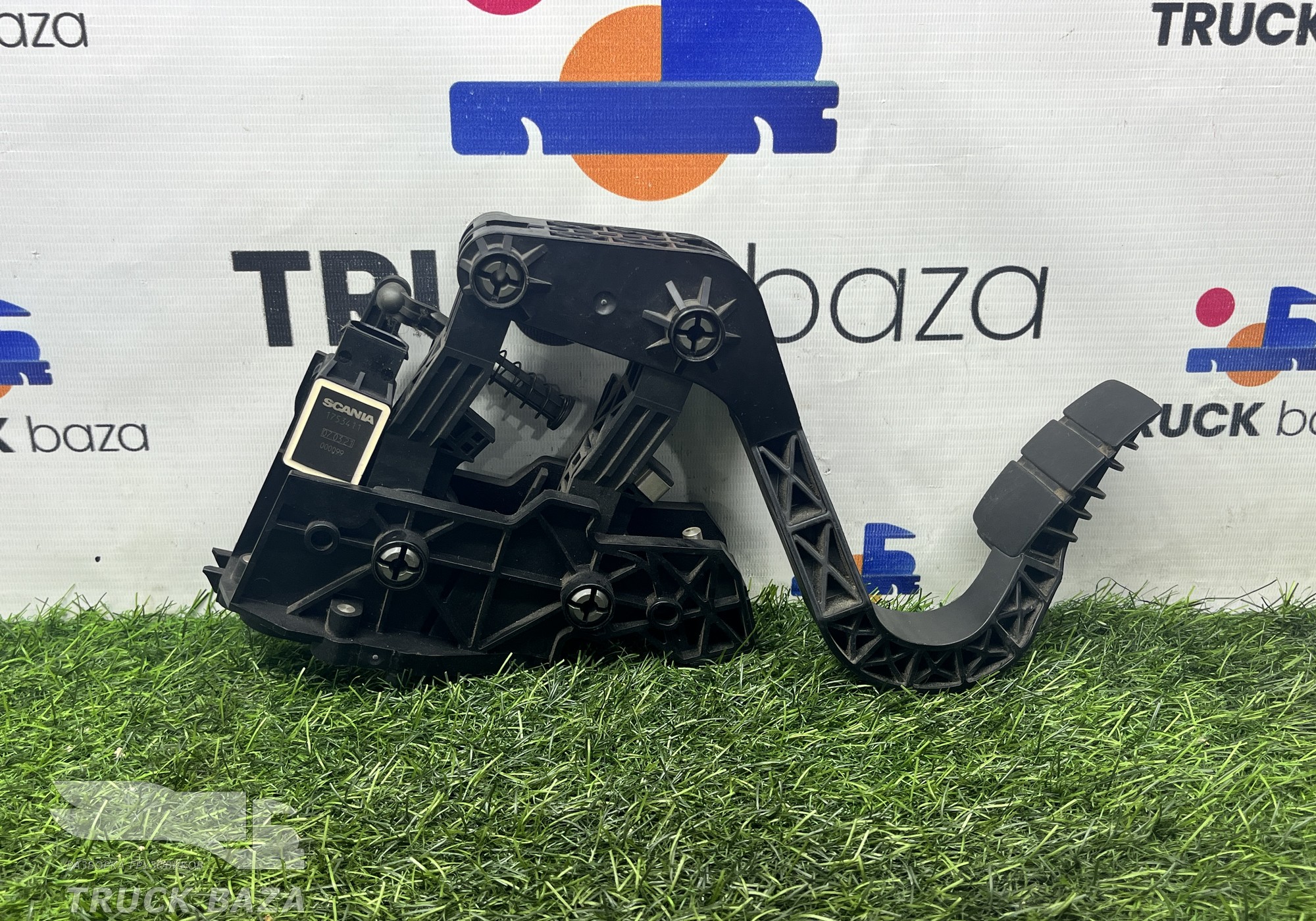 1753411 Педаль акселератора