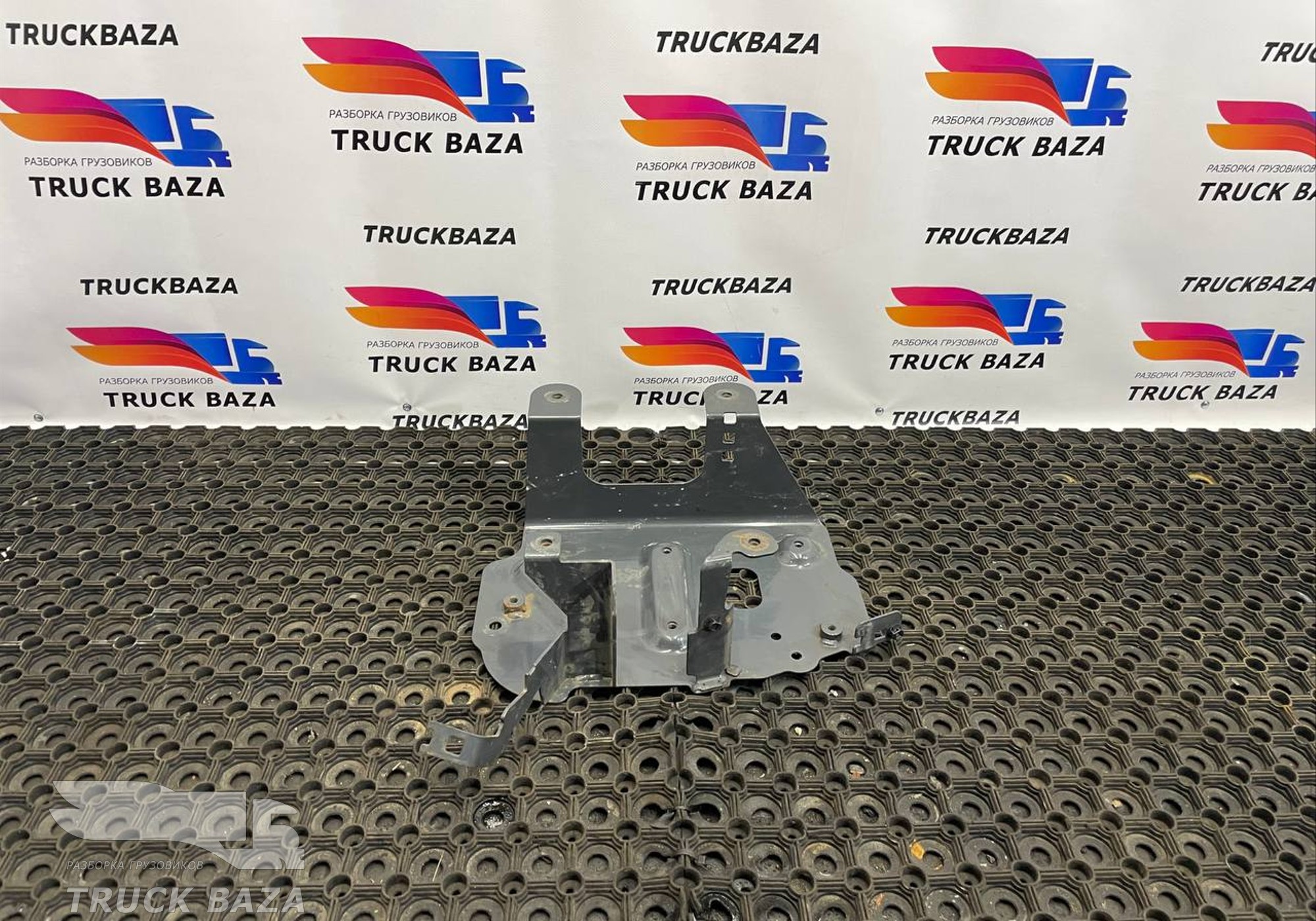 2033763 Кронштейн бака AdBlue для Daf XF106 (с 2013 по 2023)