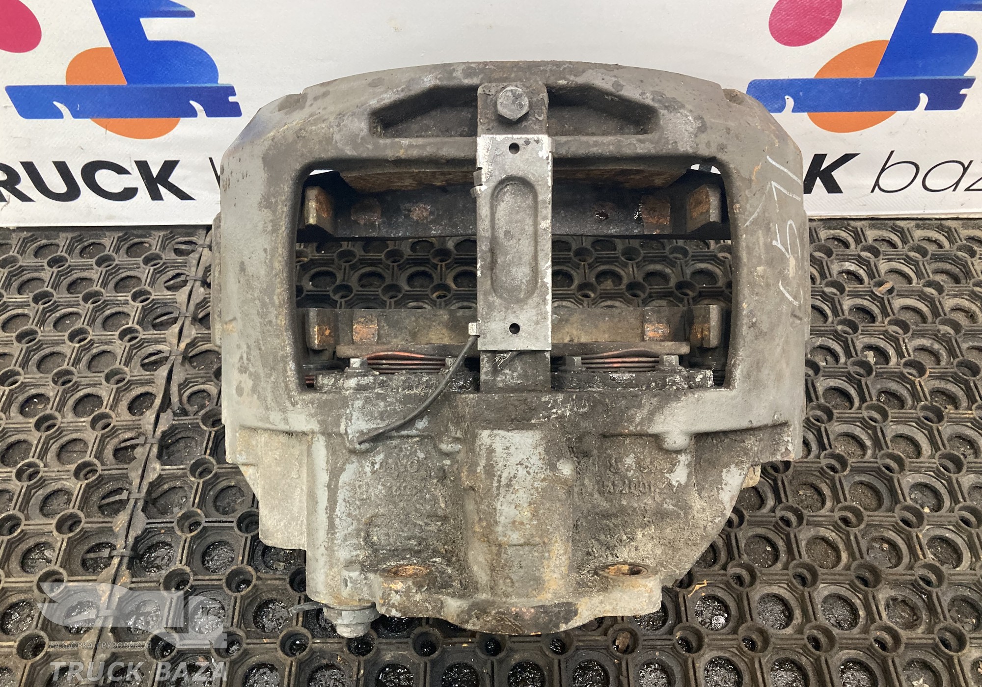 AZ4007443008 Суппорт передний правый для Sinotruk Sitrak C7H