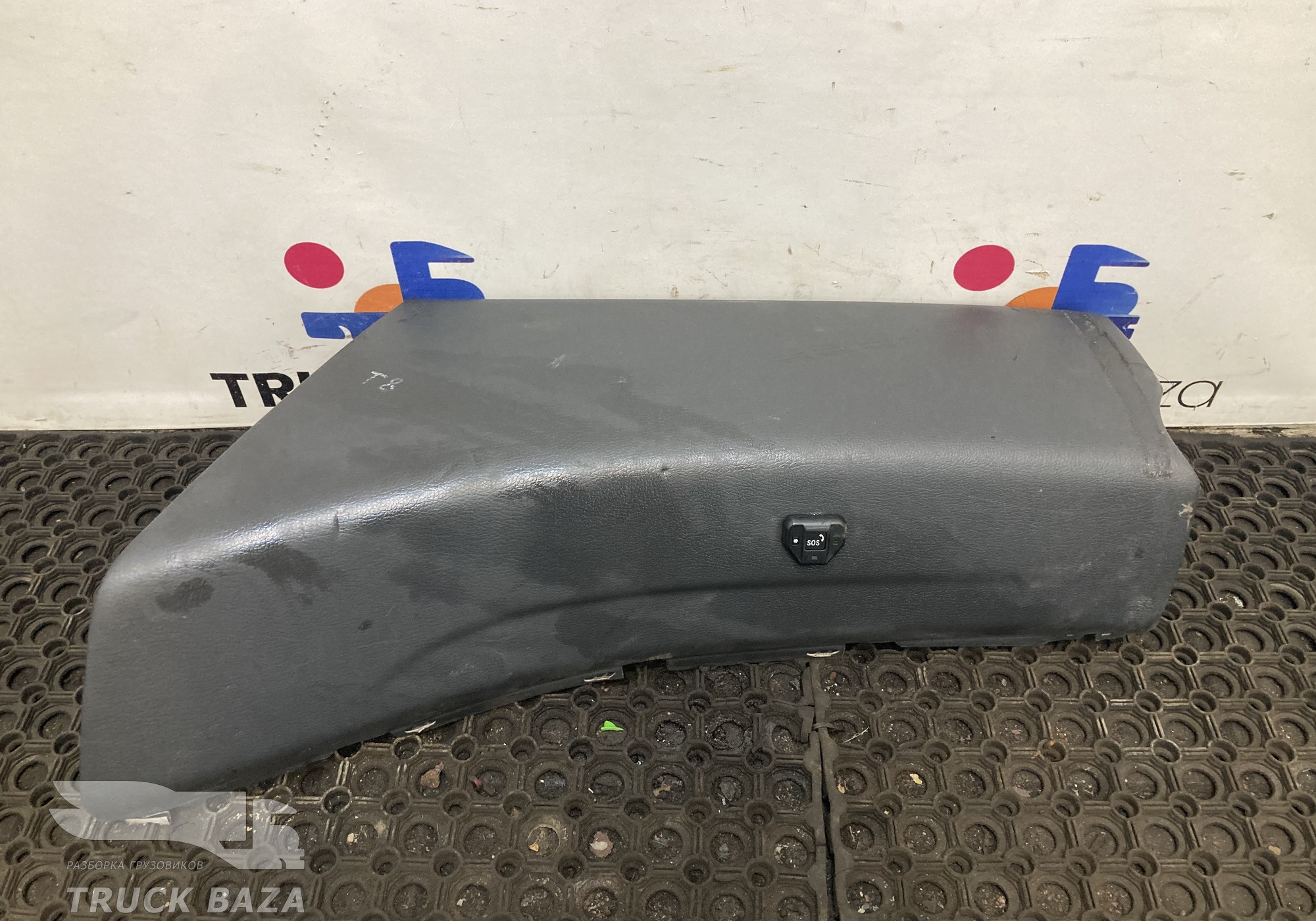 YZ16D116000009 Накладка панели приборов правая для Sinotruk Sitrak C7H