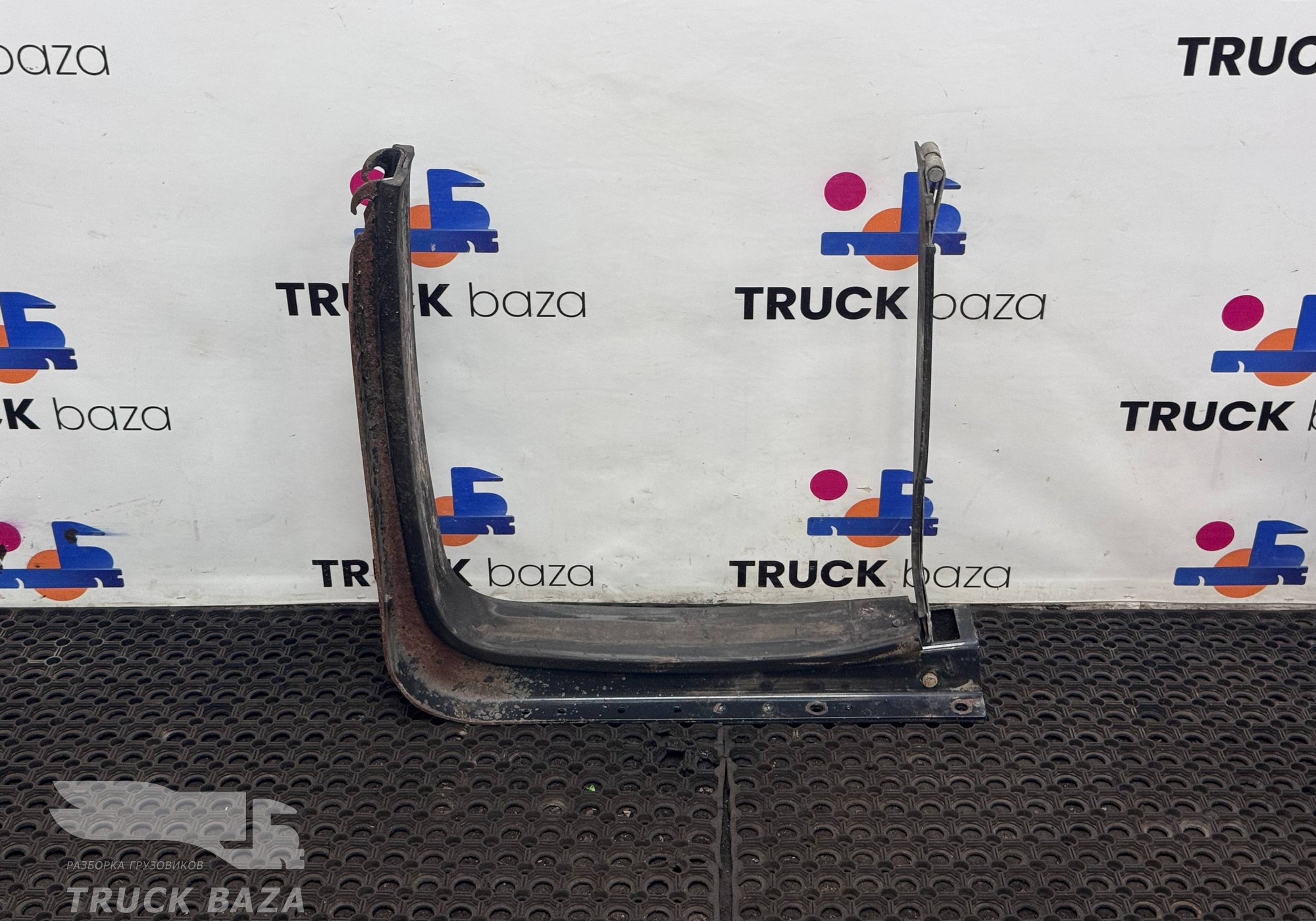 81418015505 Кронштейн топливного бака