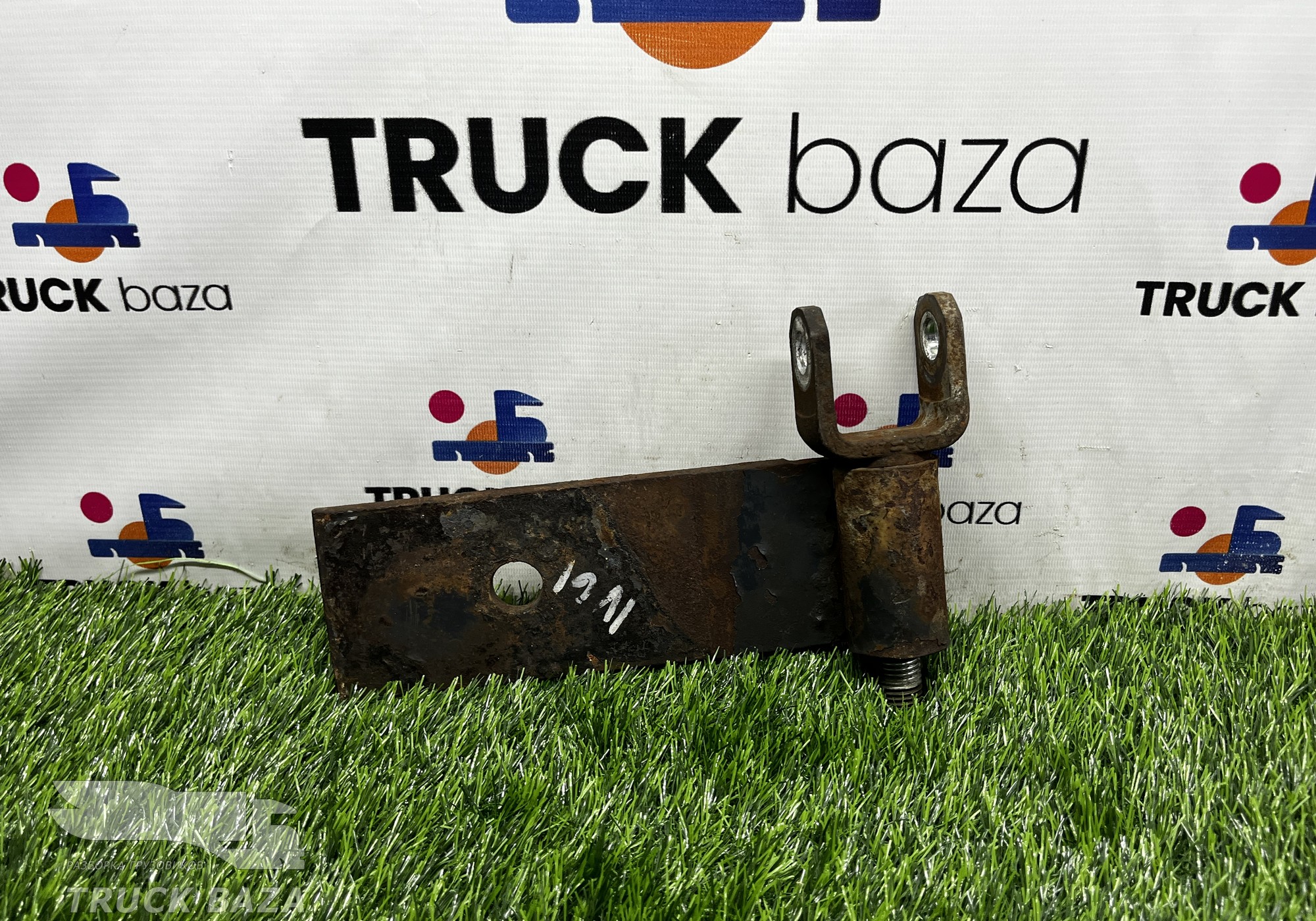 8139602 Кронштейн переднего амортизатора нижний для Iveco