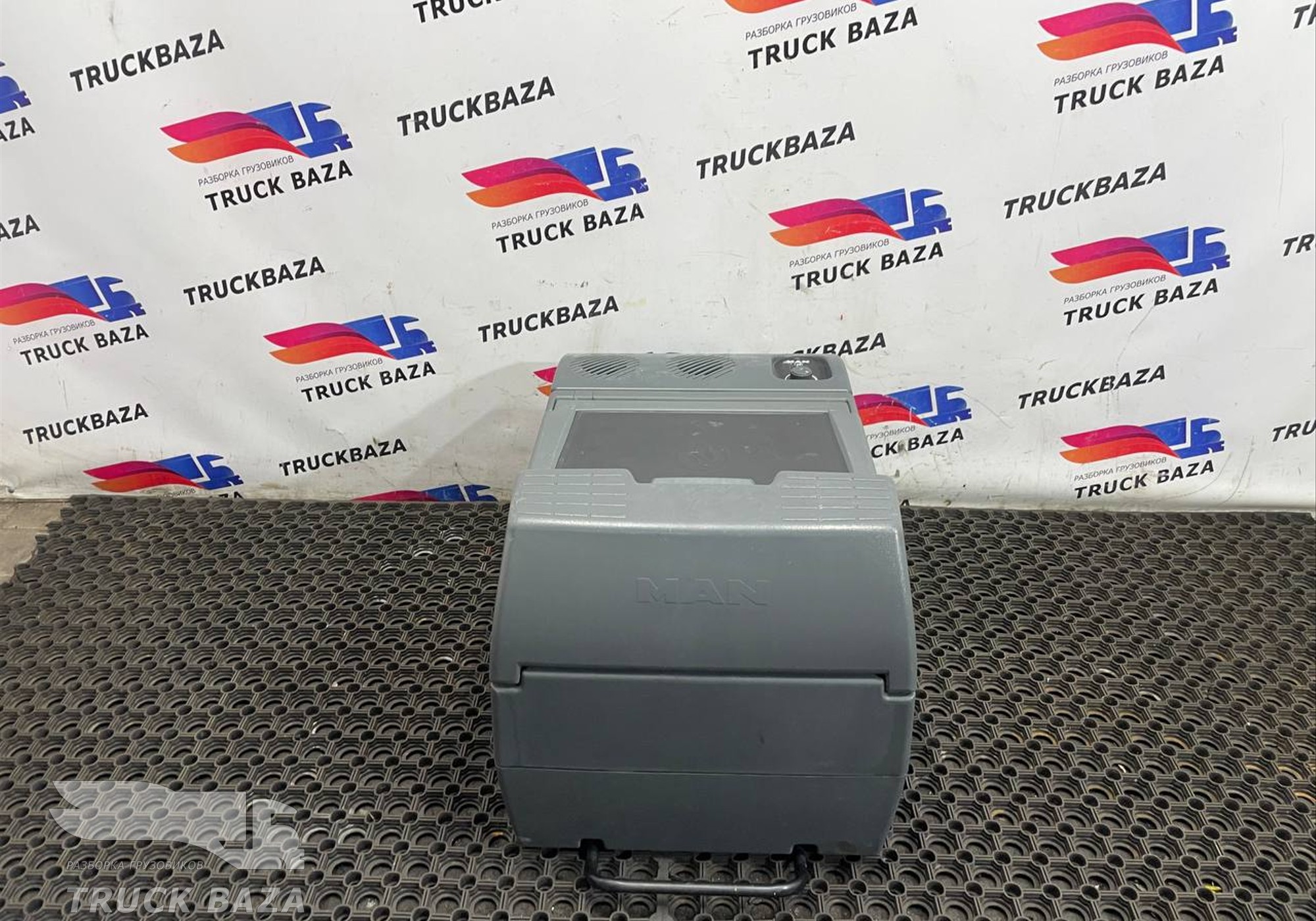 81639106017 Холодильник для Man TGX II (с 2012)