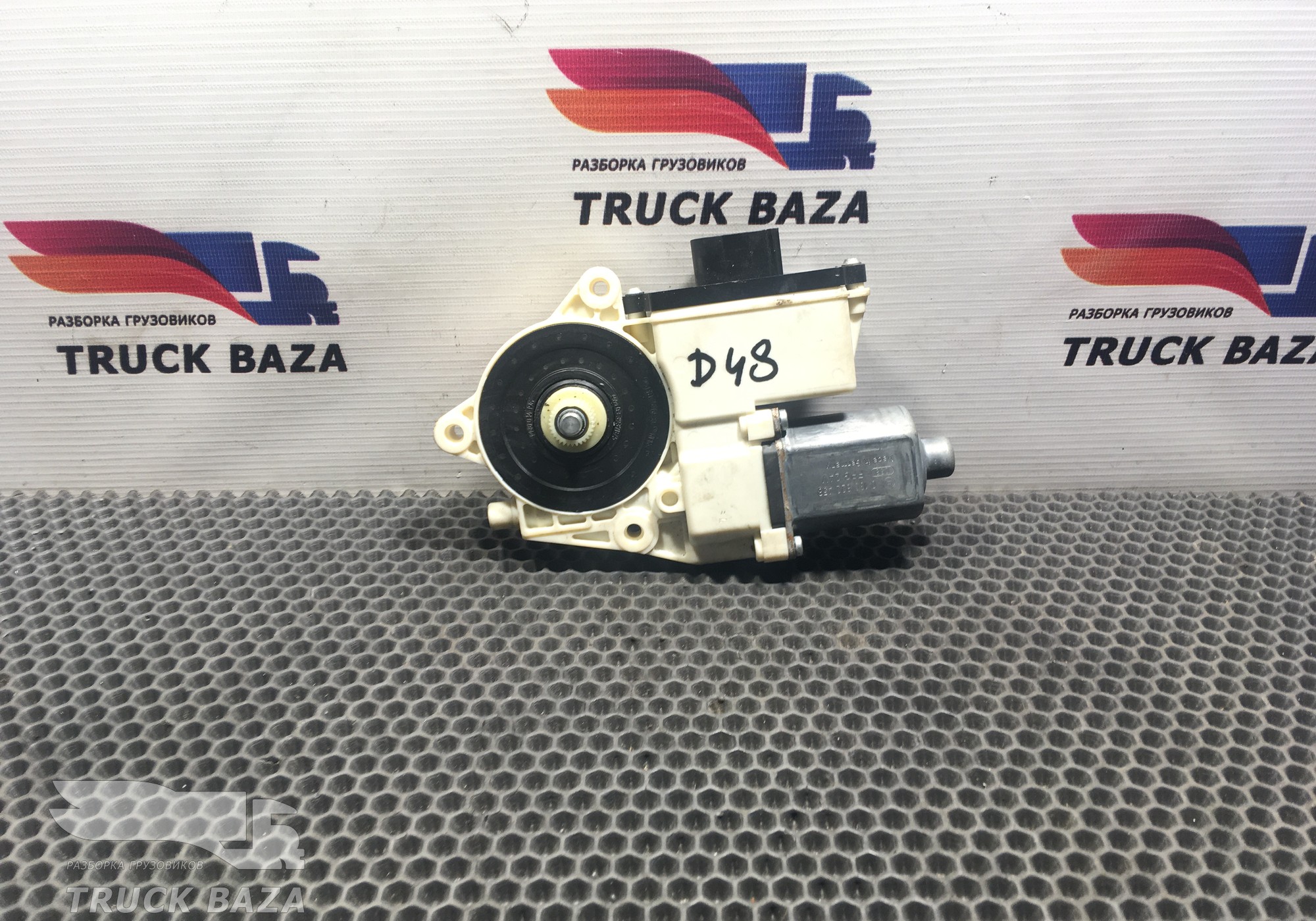 1779728 Моторчик стеклоподъемника правый для Daf