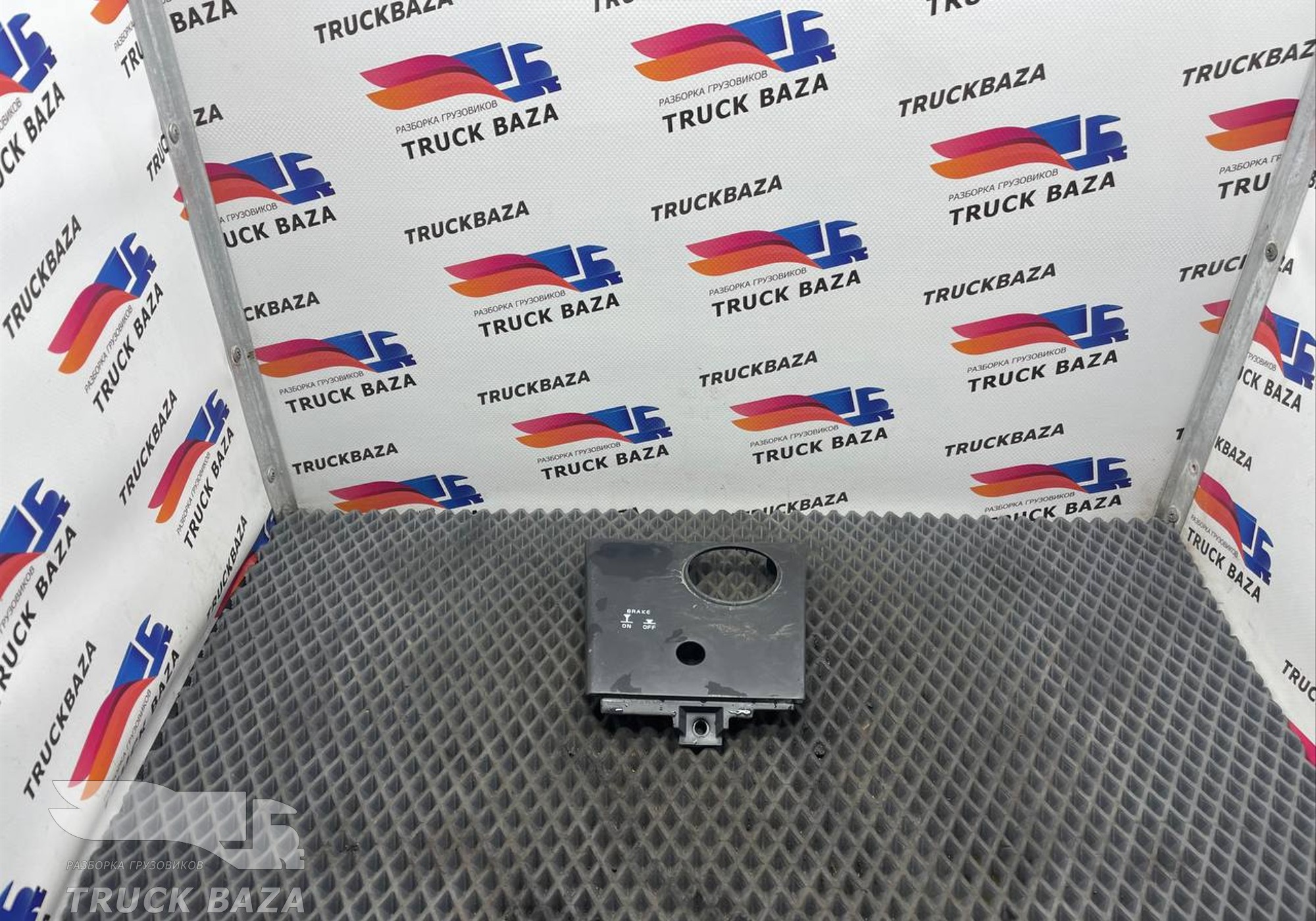 3175617 Крышка передней панели для Volvo FH FH13 (с 2002 по 2008)