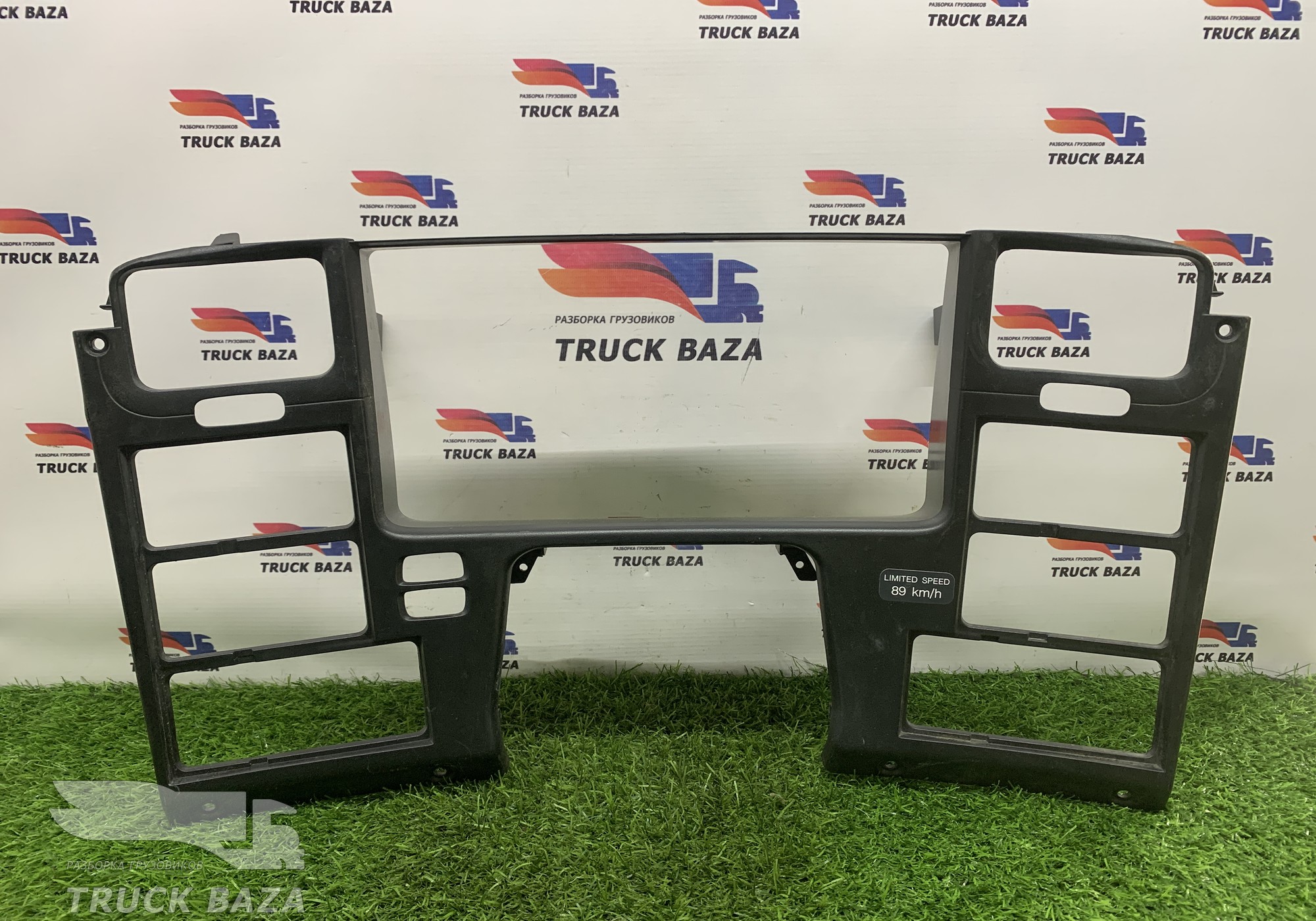 1728037 Накладка панели приборов для Scania