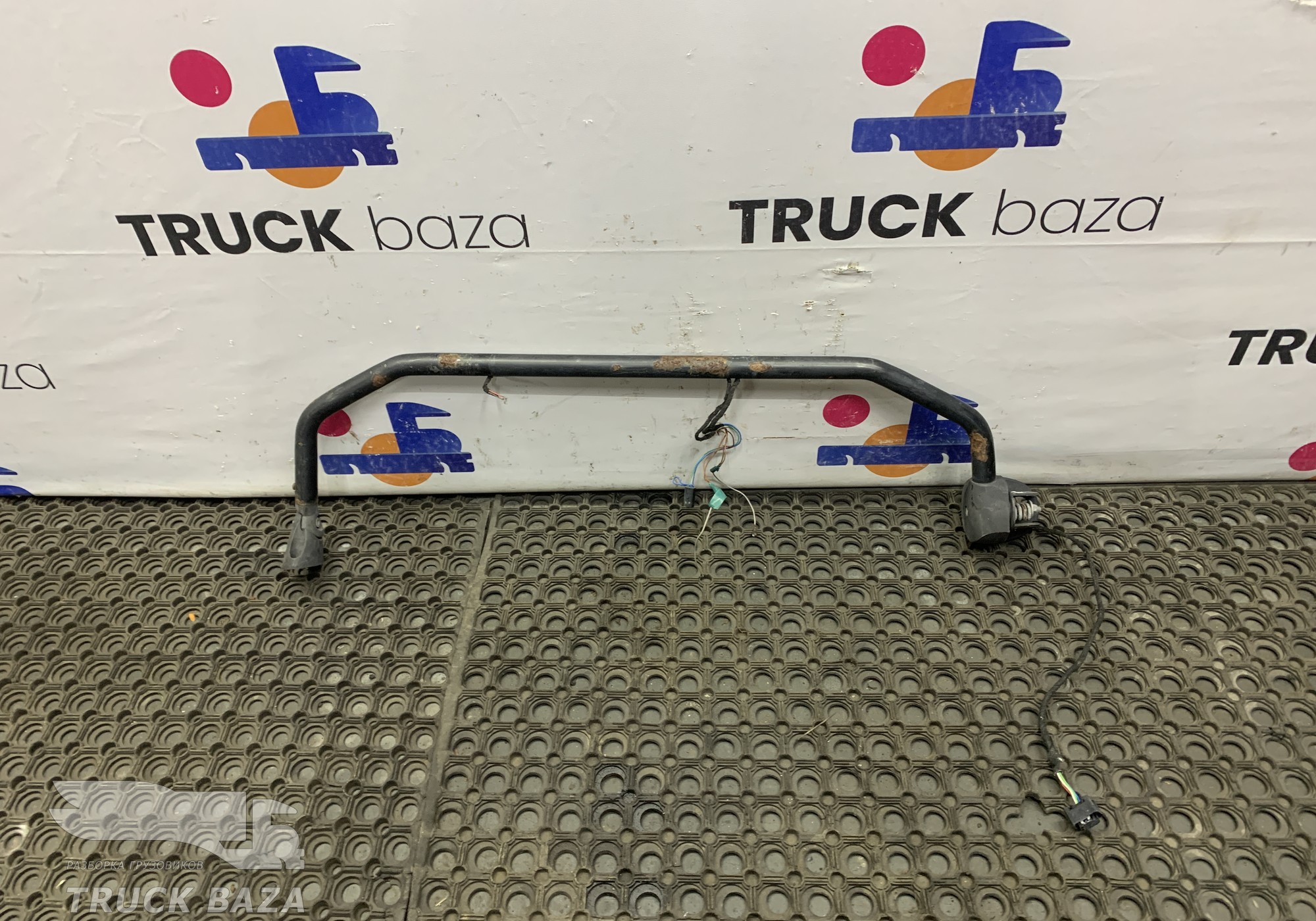 A9438103316 Кронштейн зеркала левого для Mercedes-Benz Actros MP2 (с 2002 по 2008)