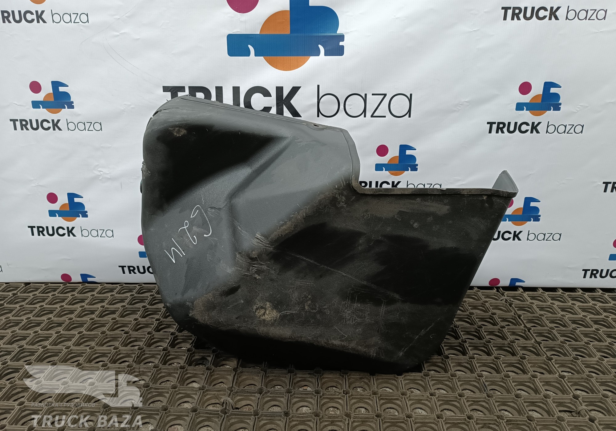 Накладка бака мочевины для DongFeng GX DFH4180