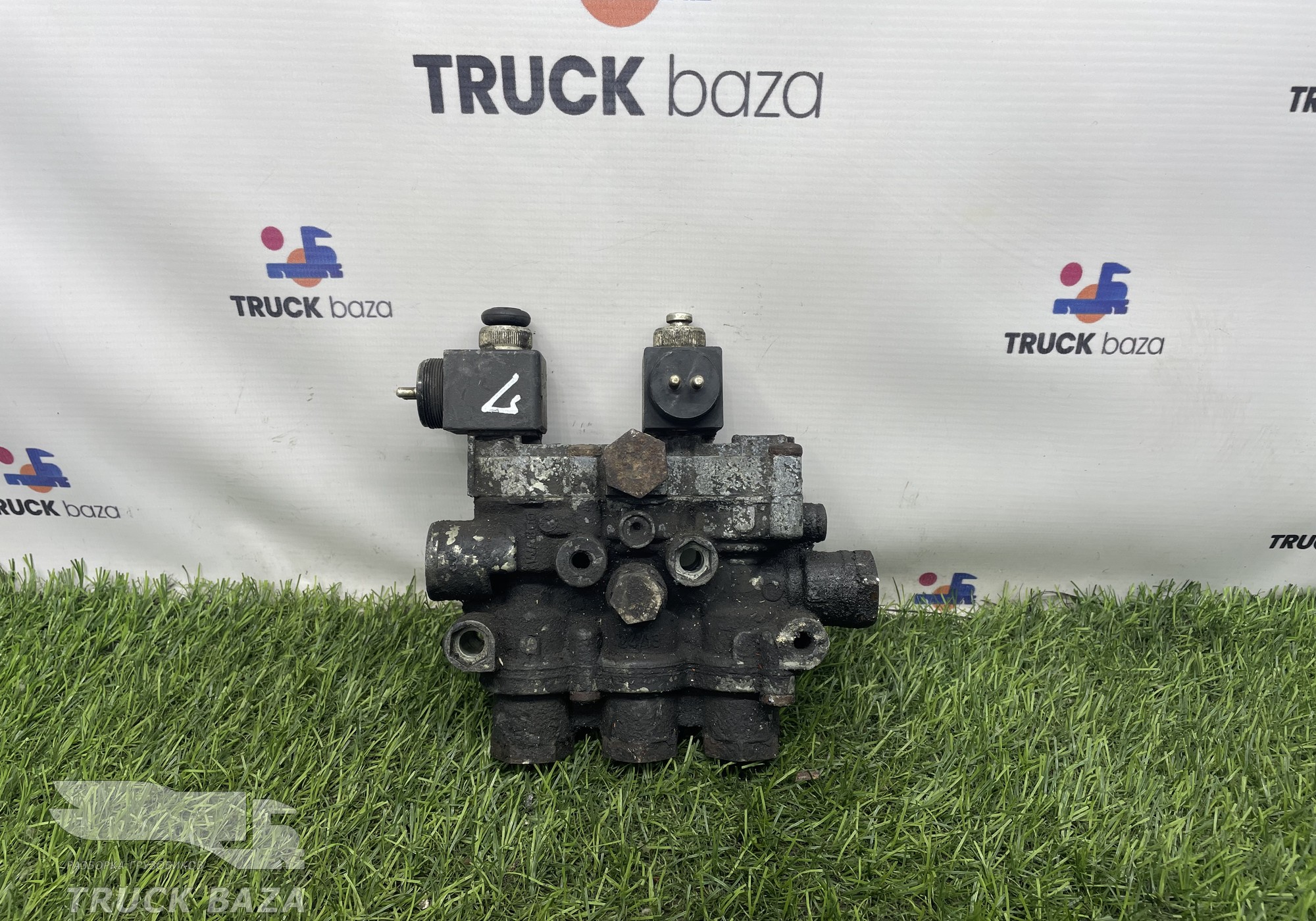 4729000320 Кран уровня пола главный