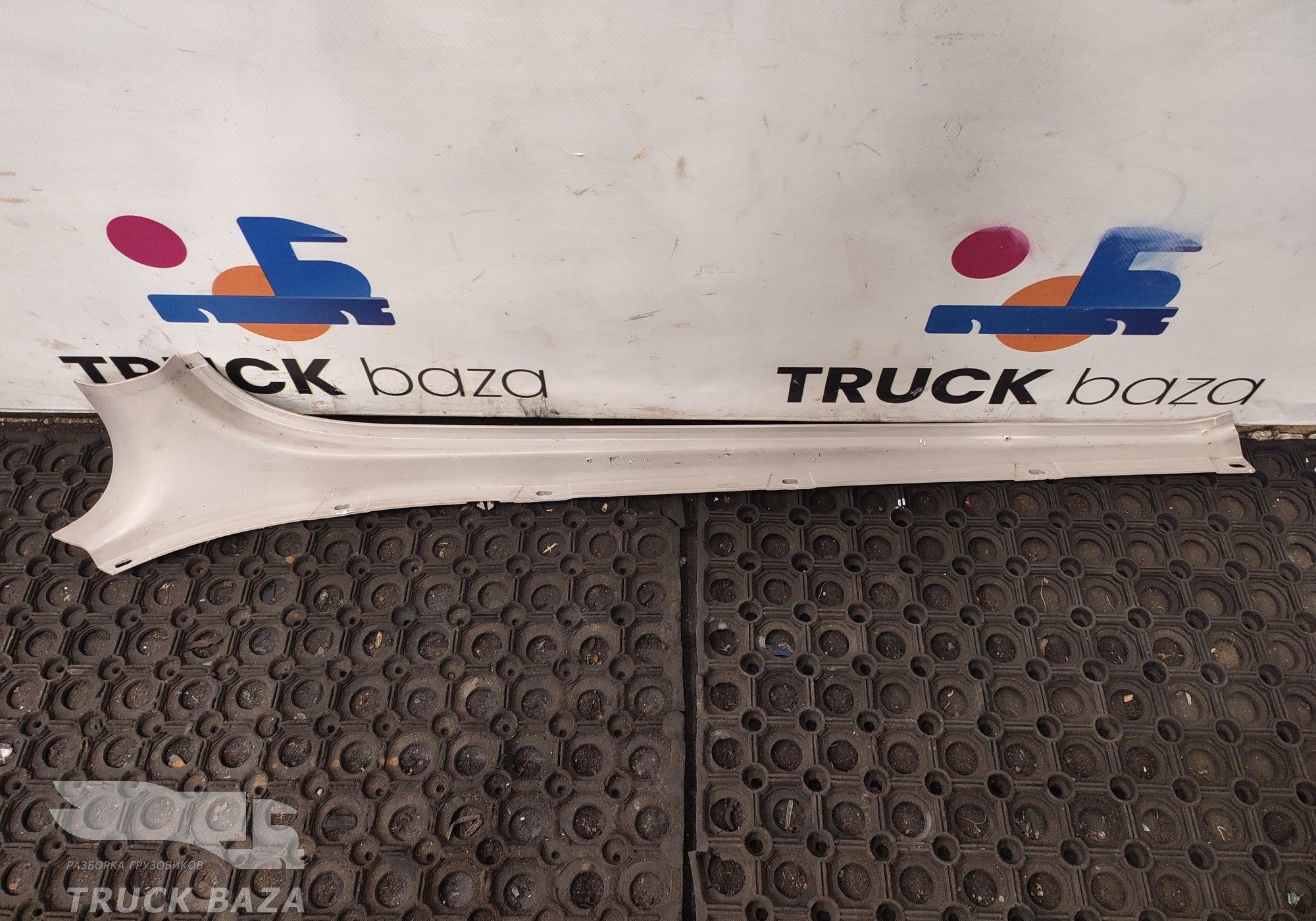 549015402141 Облицовка проема двери левая для КАМАЗ 54901