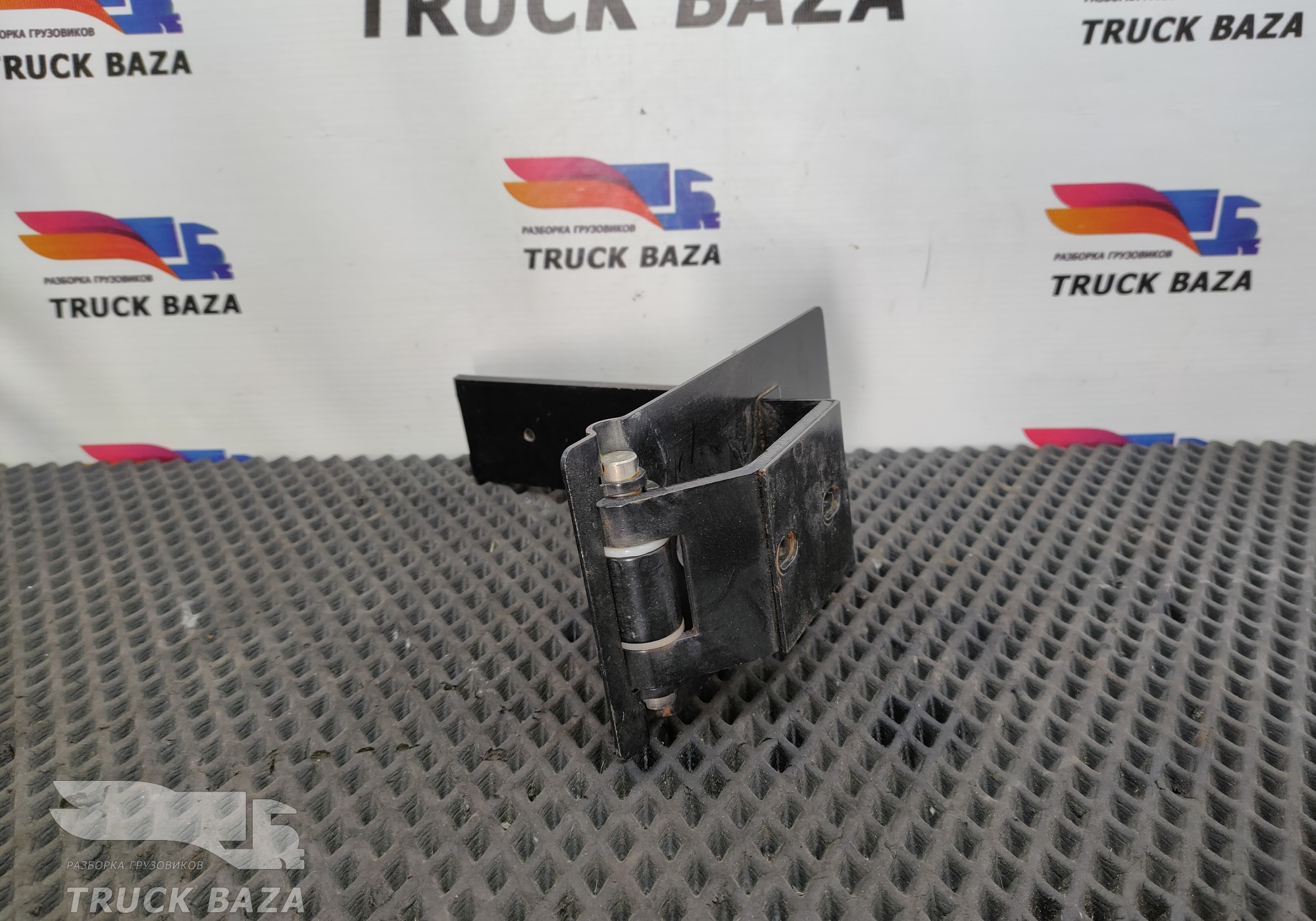 1659838 Петля спальника правая для Daf XF95